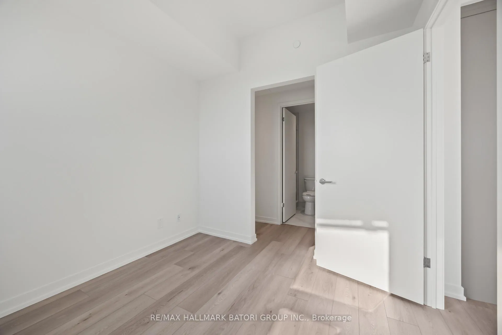 Photo 15 of Unit 405, 863 St. Clair Avenue W, Toronto, Wychwood — HOMEH