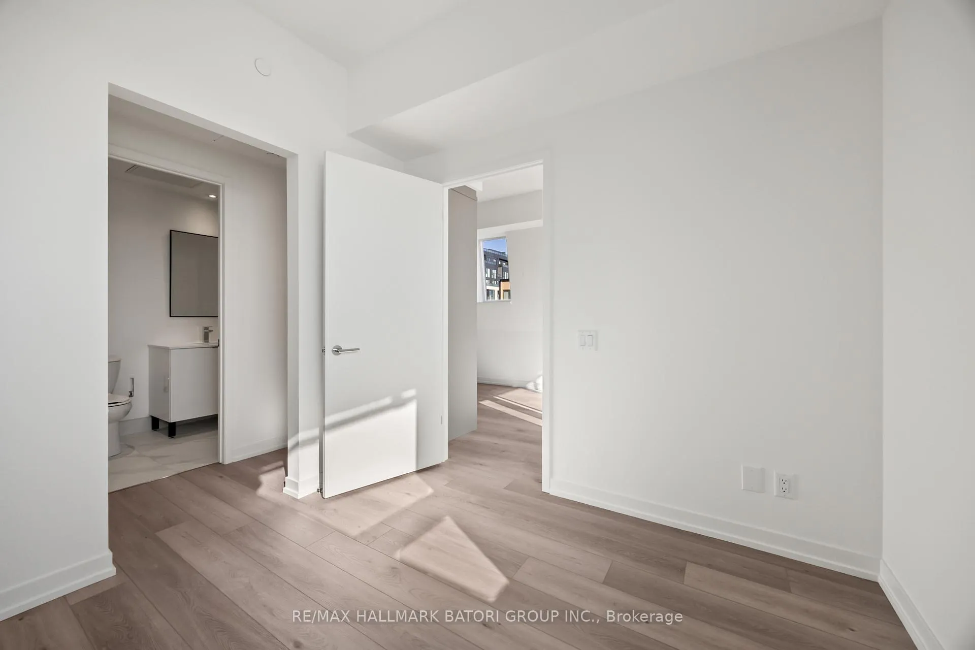 Photo 16 of Unit 405, 863 St. Clair Avenue W, Toronto, Wychwood — HOMEH