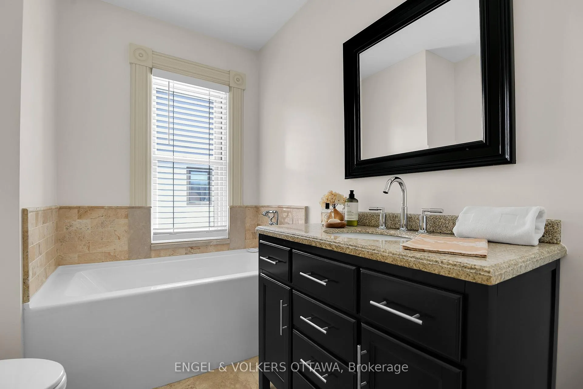 Photo 19 of 120 Boteler Street, Ottawa, Lower Town/Byward Market — HOMEH