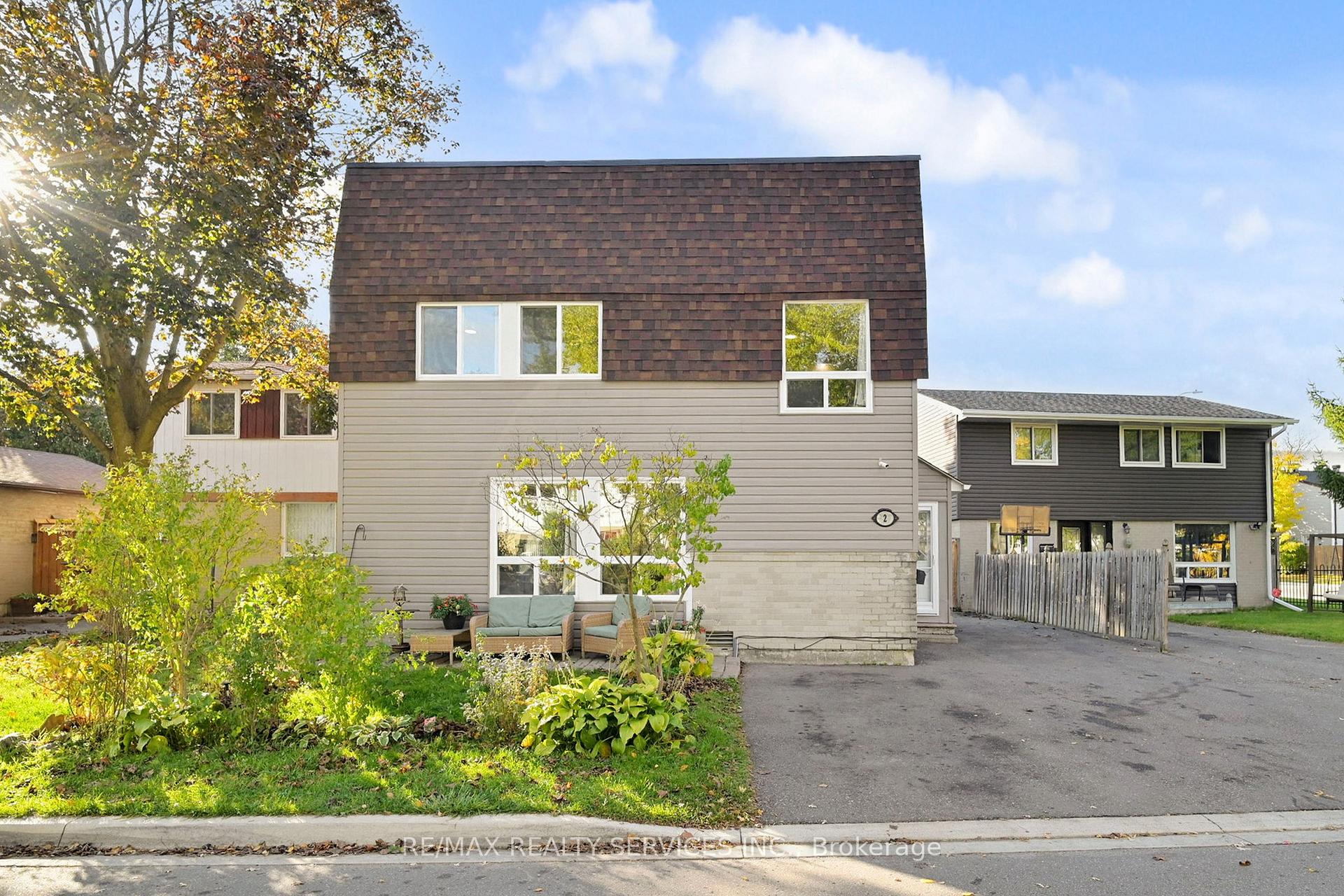 Photo 4 of 2 Hector Court, Brampton, Central Park — HOMEH