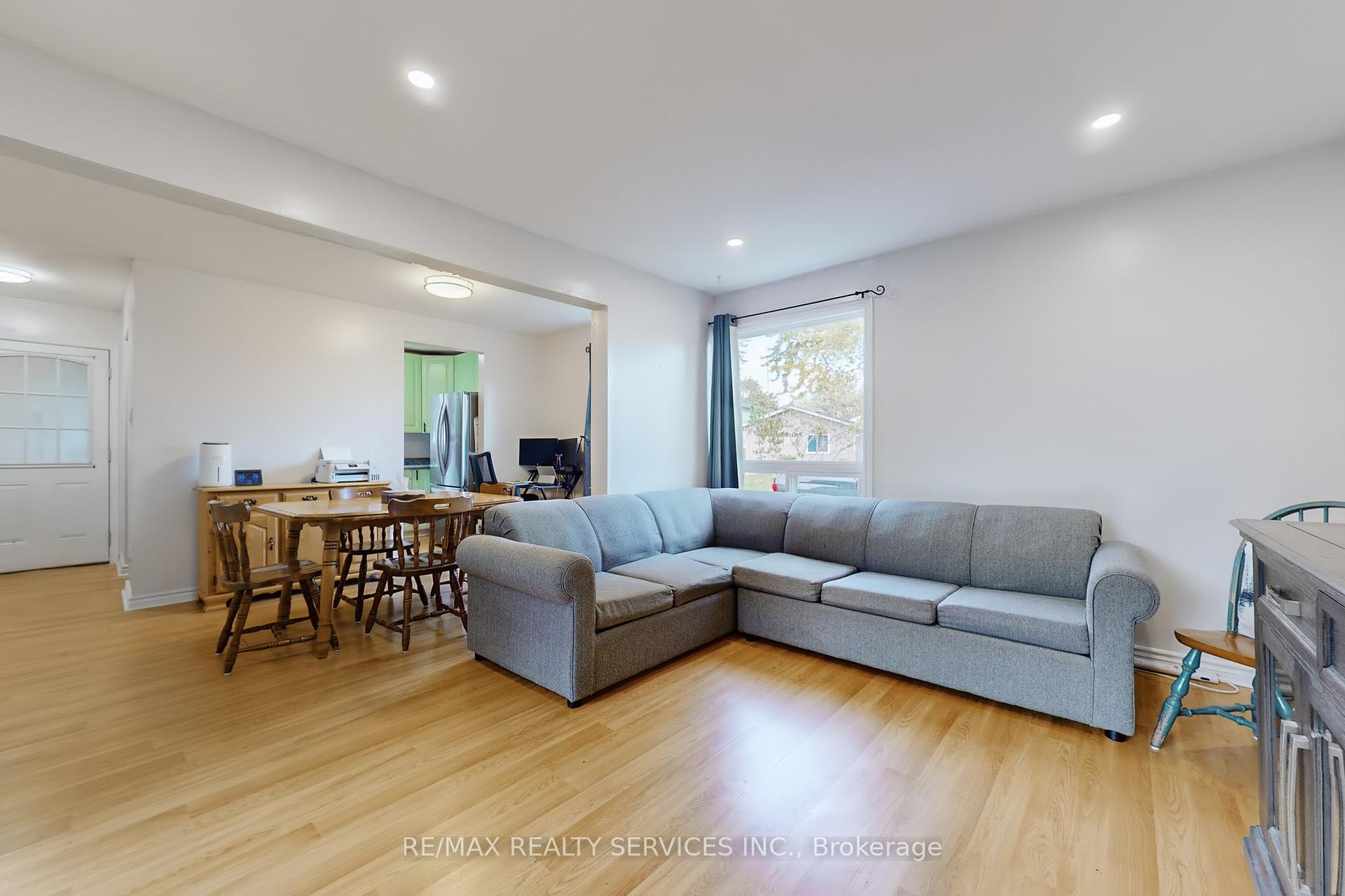 Photo 6 of 2 Hector Court, Brampton, Central Park — HOMEH