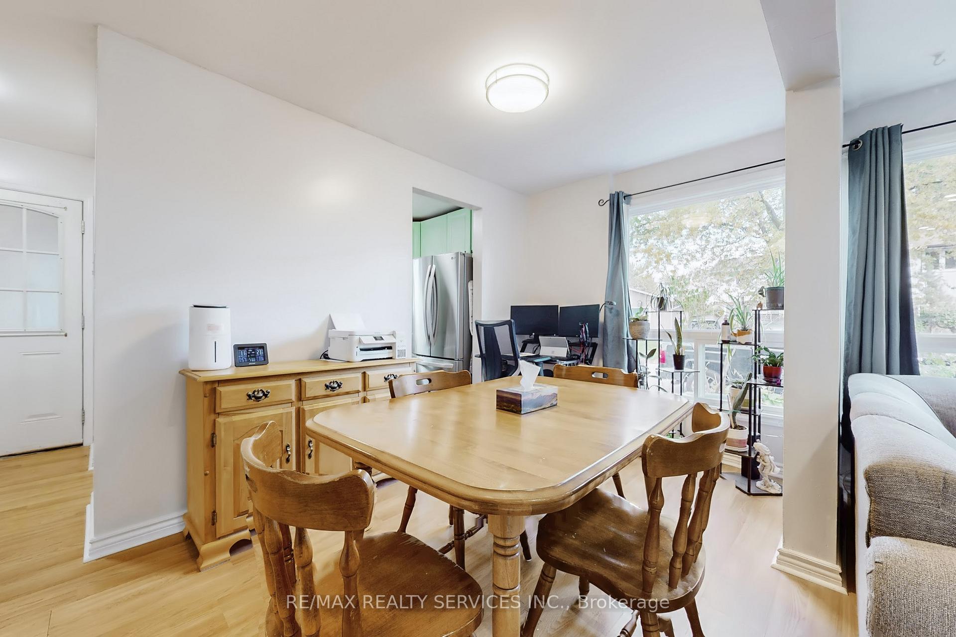 Photo 10 of 2 Hector Court, Brampton, Central Park — HOMEH