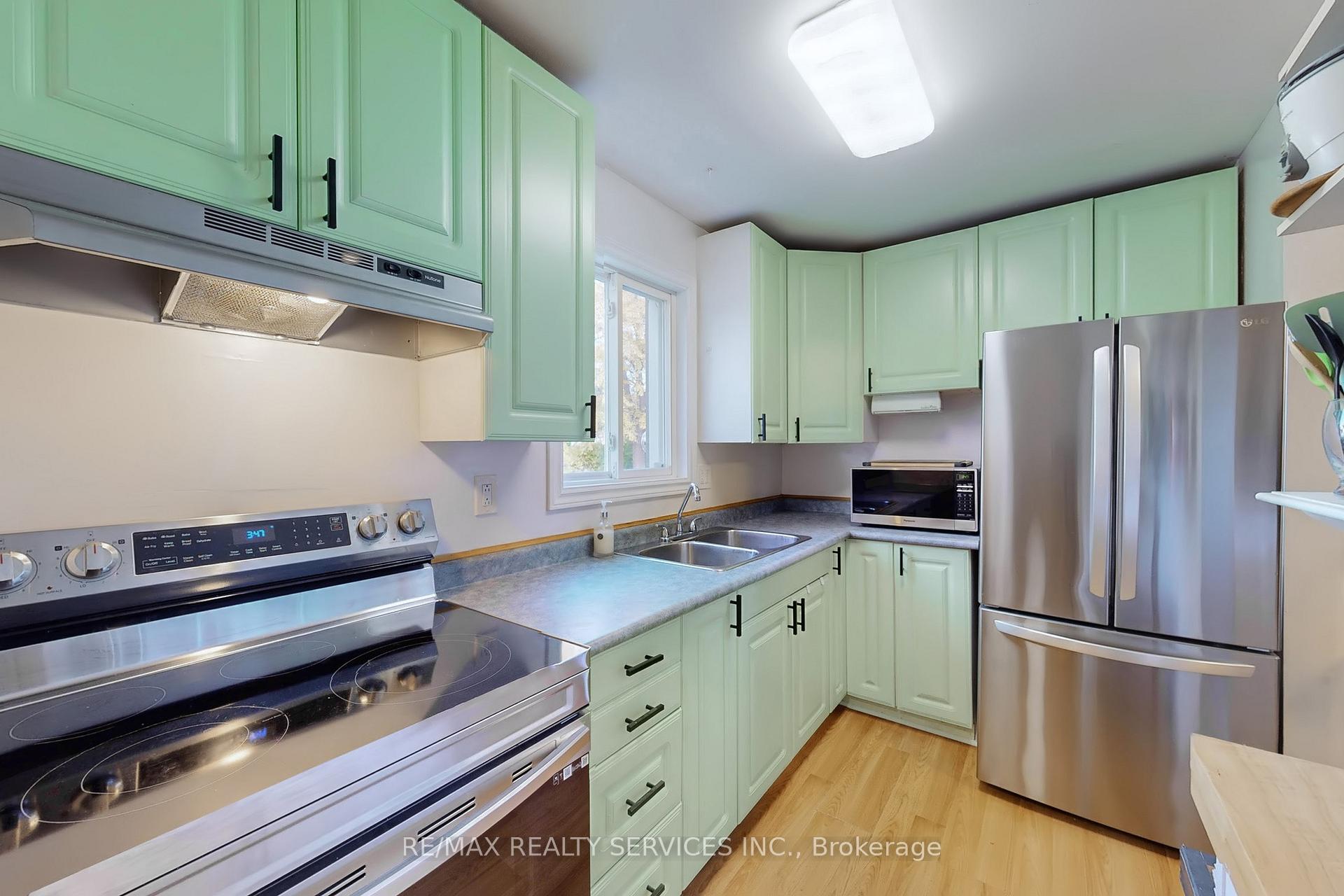 Photo 12 of 2 Hector Court, Brampton, Central Park — HOMEH