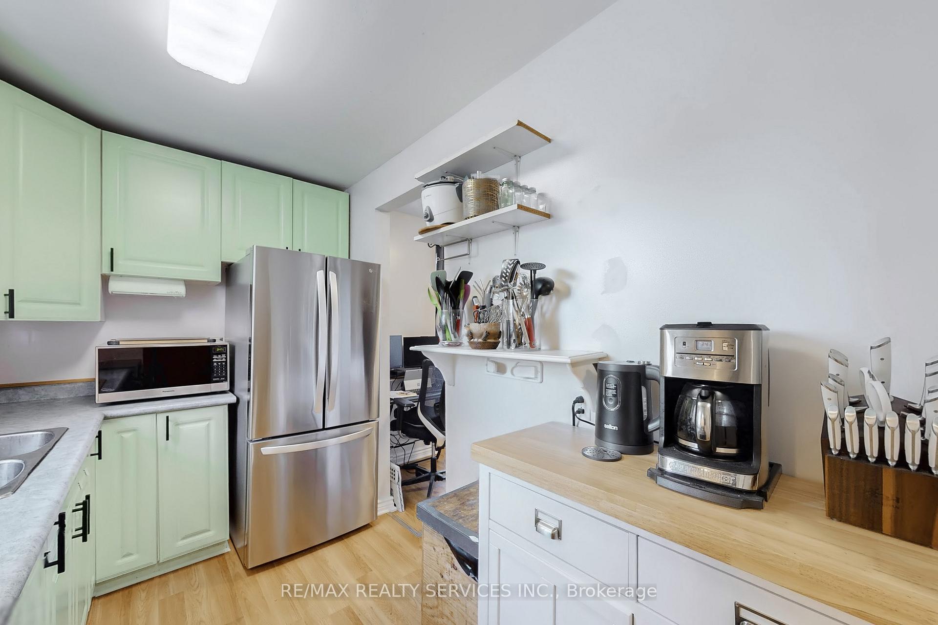 Photo 13 of 2 Hector Court, Brampton, Central Park — HOMEH