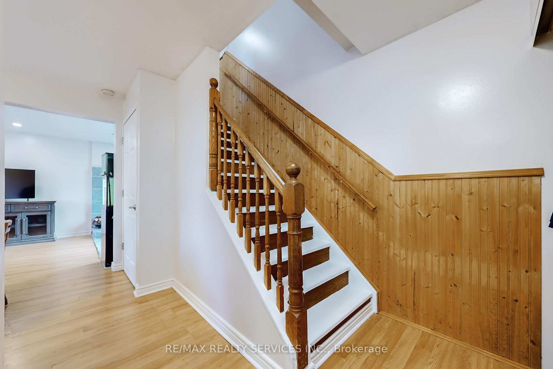 Photo 16 of 2 Hector Court, Brampton, Central Park — HOMEH