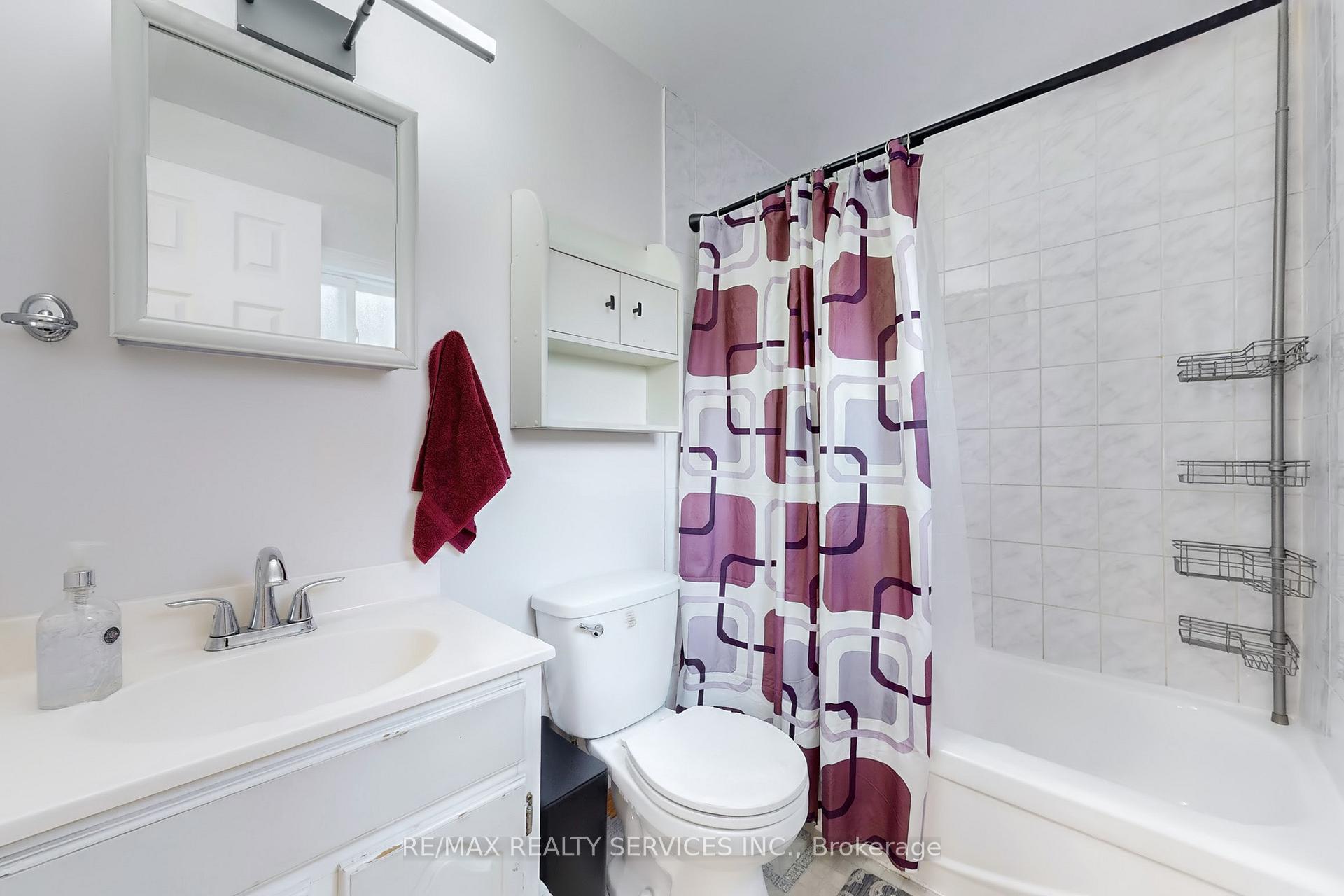 Photo 23 of 2 Hector Court, Brampton, Central Park — HOMEH