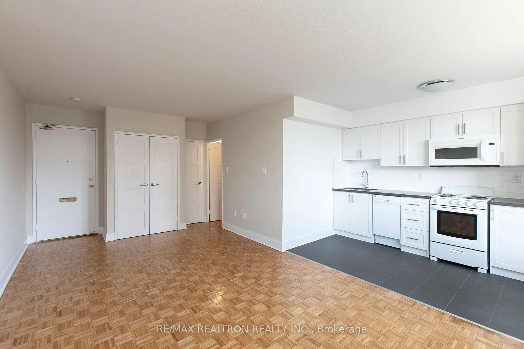 Front of Unit 702, 276 St George Street