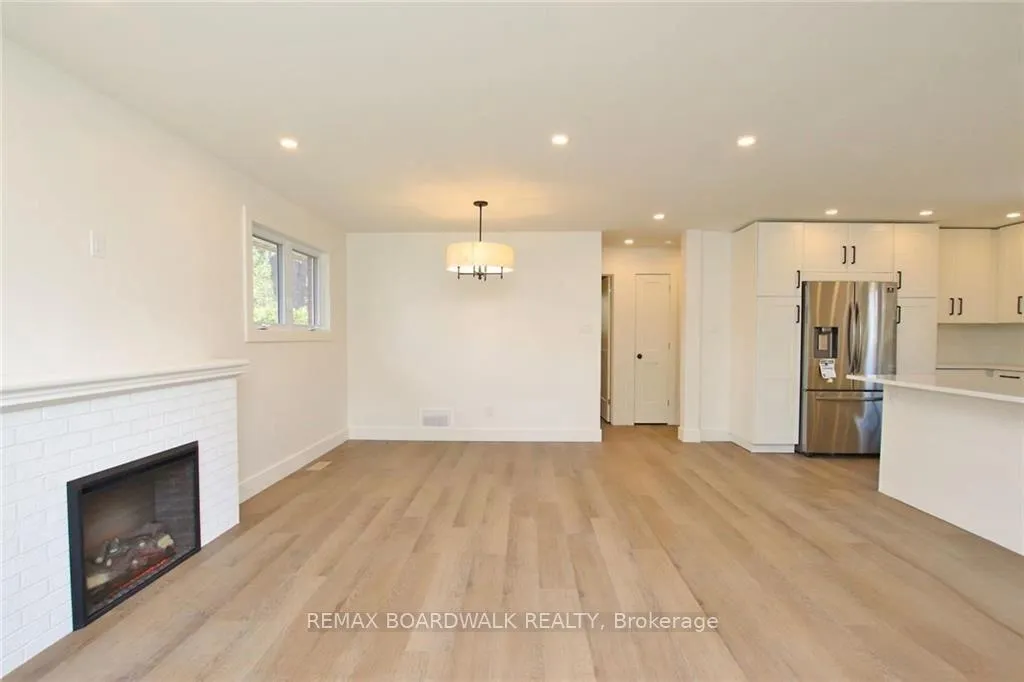 Photo 4 of Unit A, 1173 Tara Drive, Ottawa, Copeland Park — HOMEH