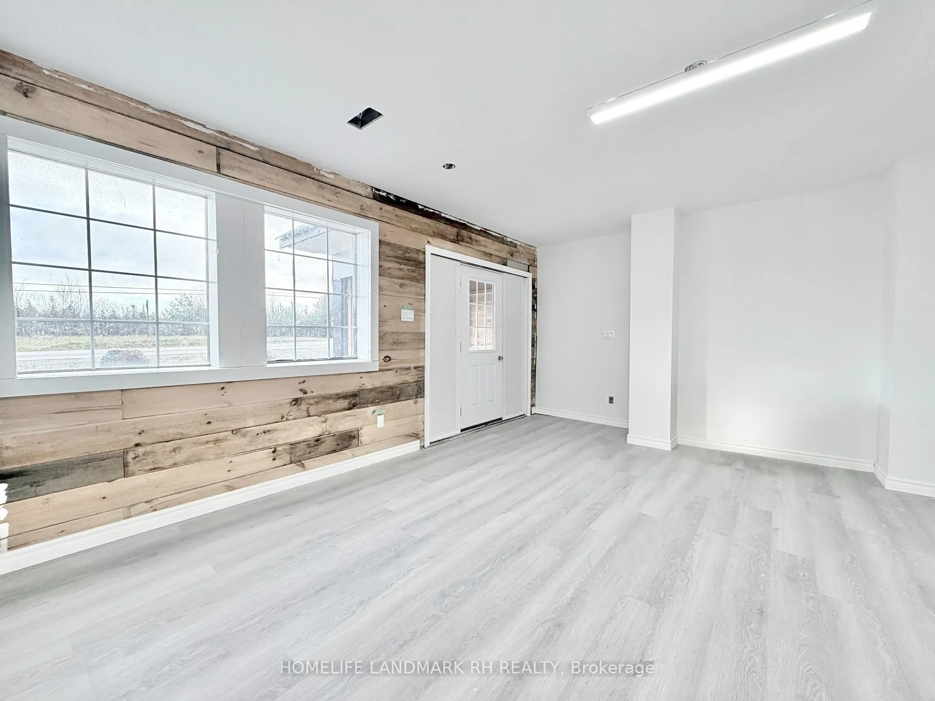 Photo 3 of Unit 103, 25066 Commodore Road, Brock, Beaverton — HOMEH