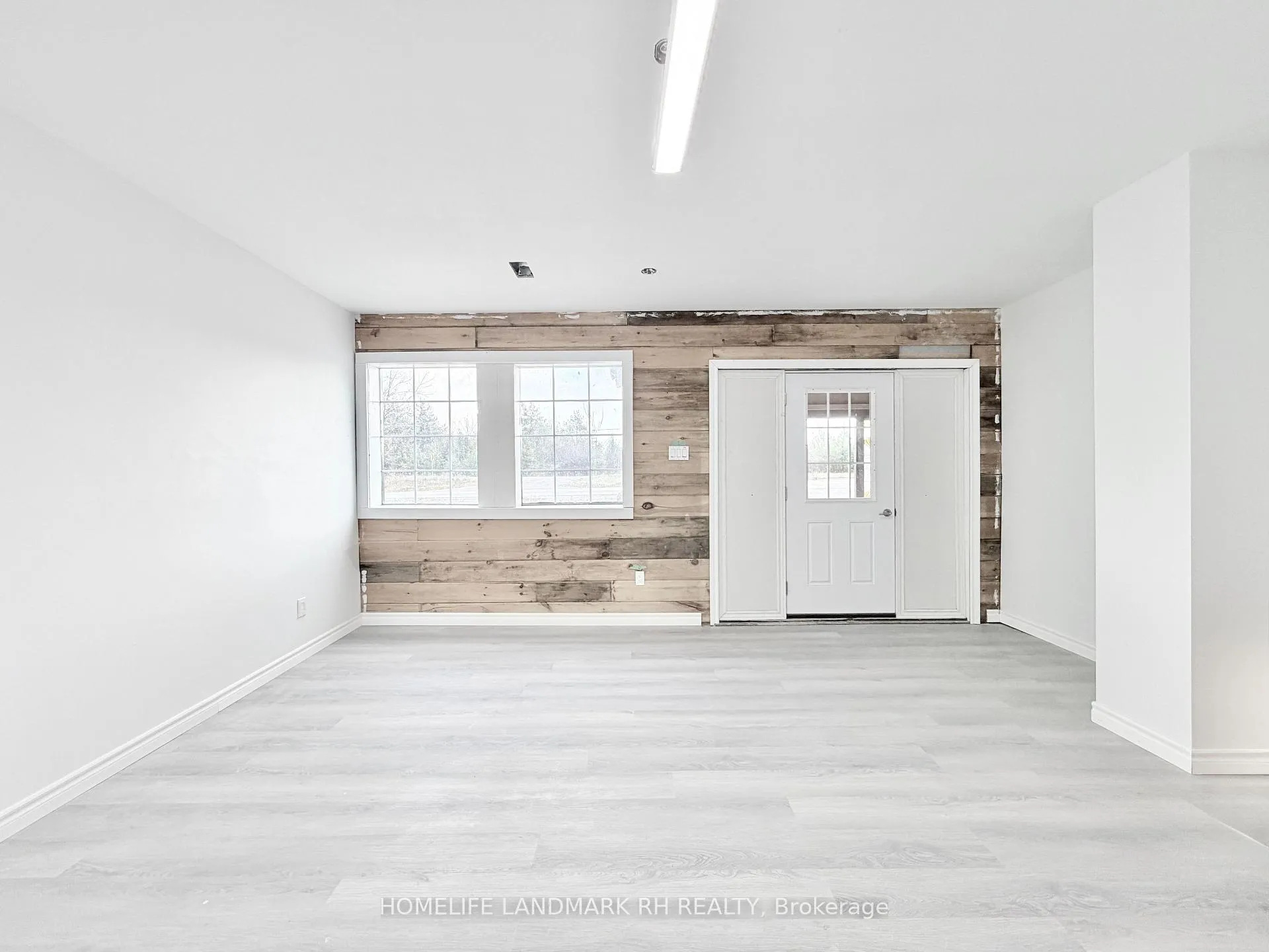 Photo 5 of Unit 103, 25066 Commodore Road, Brock, Beaverton — HOMEH