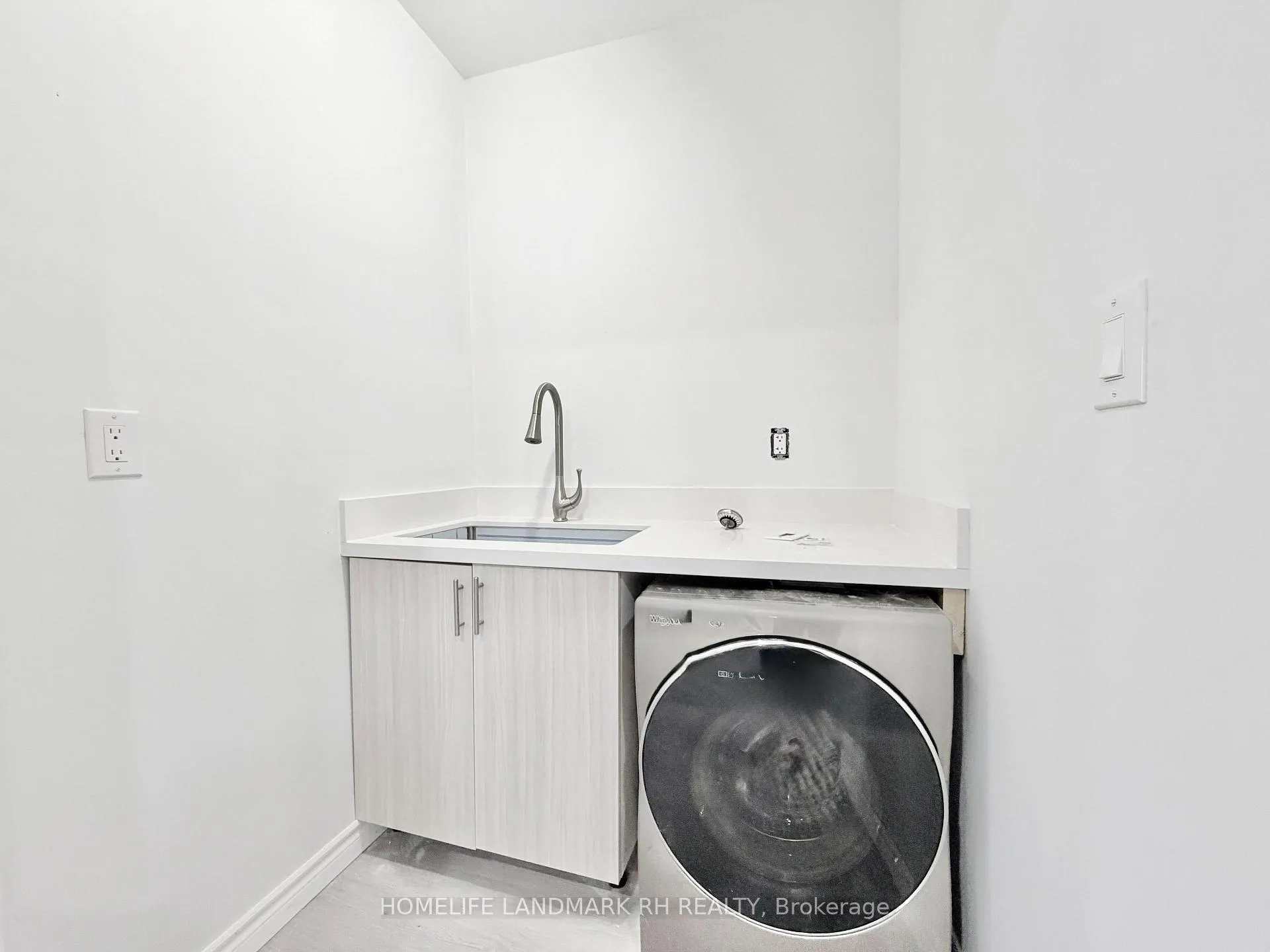 Photo 8 of Unit 103, 25066 Commodore Road, Brock, Beaverton — HOMEH