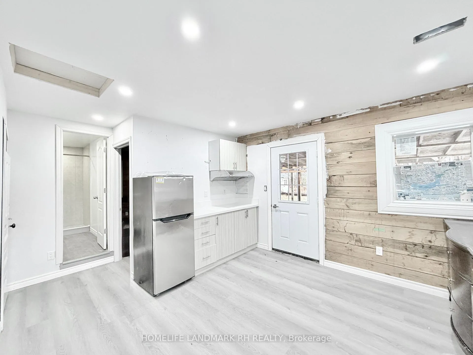 Photo 9 of Unit 103, 25066 Commodore Road, Brock, Beaverton — HOMEH