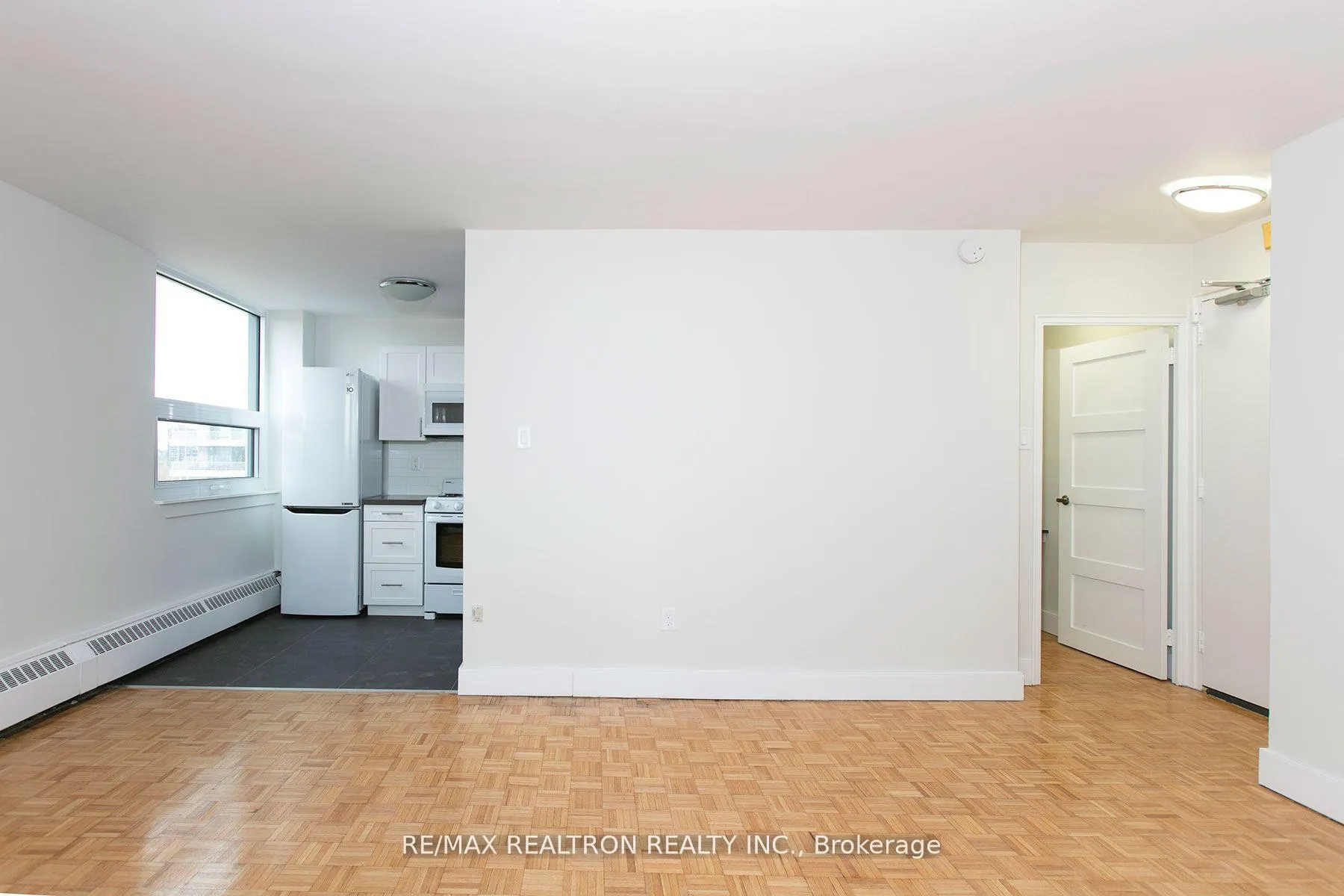 Front of Unit 204, 485 Huron Street