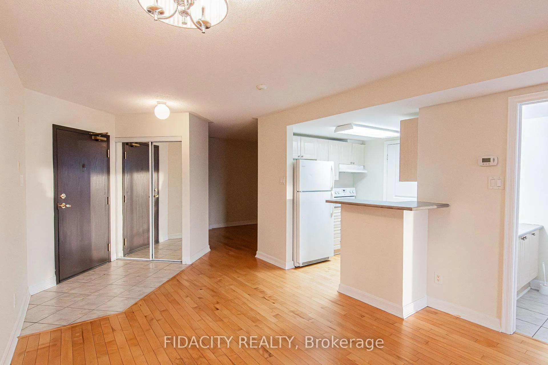 Photo 5 of Unit 9G, 310 Central Park Drive, Ottawa, Central Park — HOMEH
