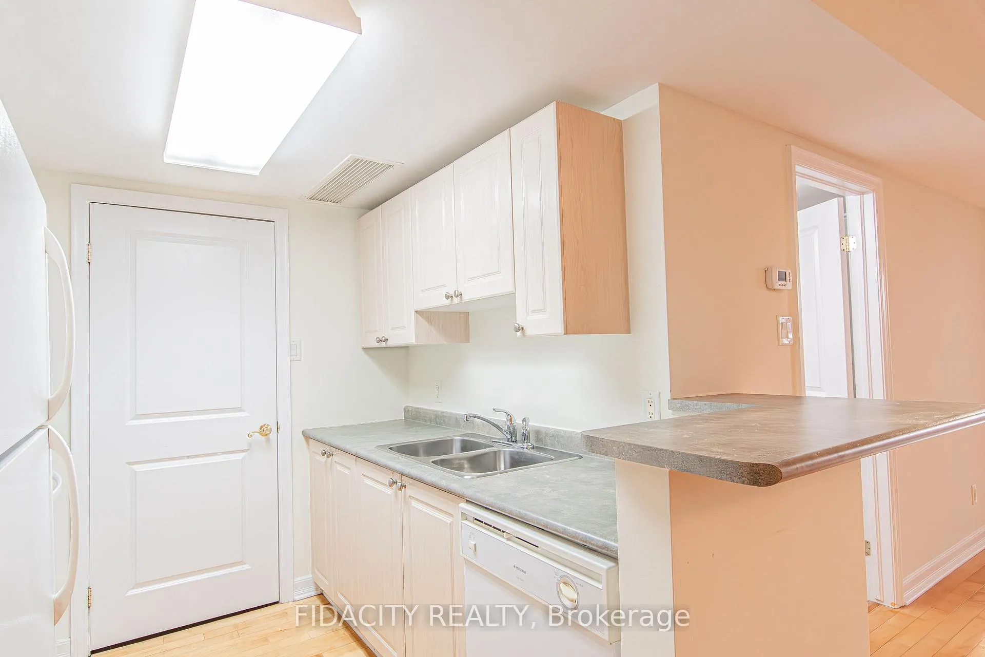 Photo 7 of Unit 9G, 310 Central Park Drive, Ottawa, Central Park — HOMEH