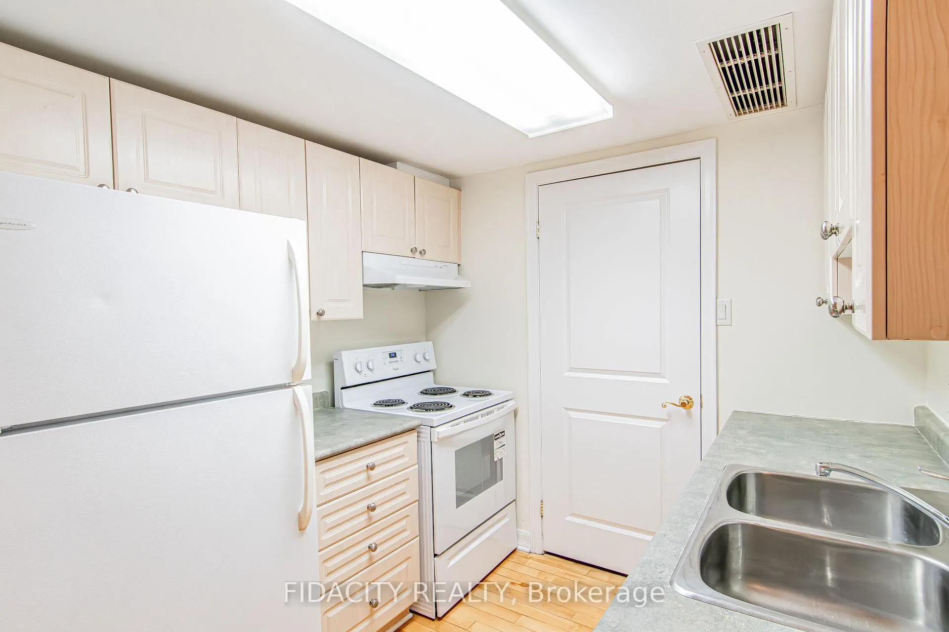 Photo 8 of Unit 9G, 310 Central Park Drive, Ottawa, Central Park — HOMEH