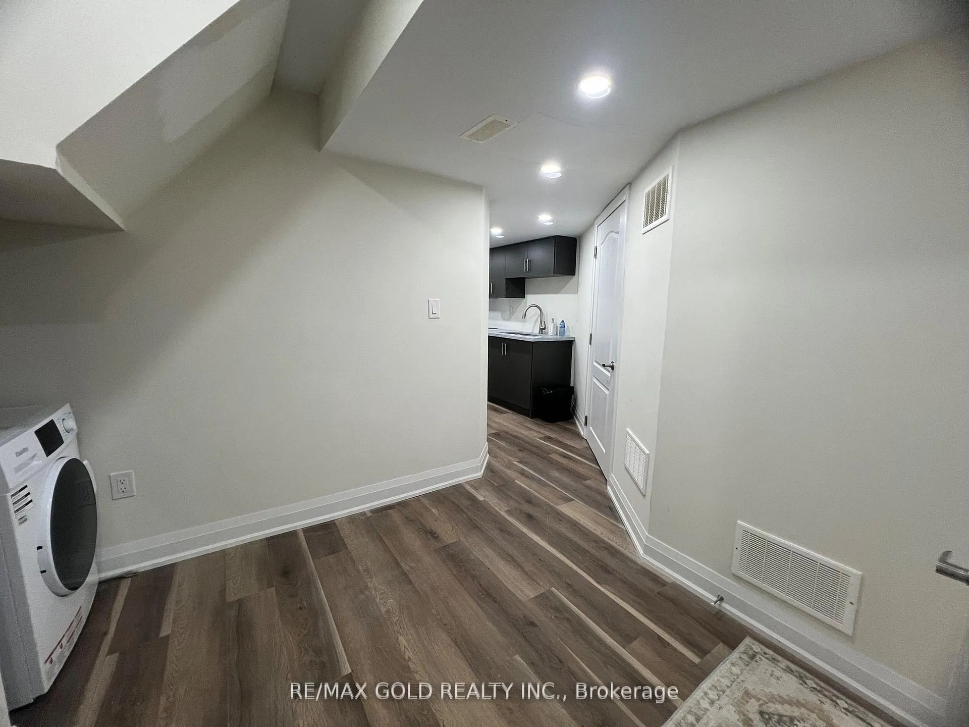 Photo 19 of Unit Bsmt, 32 Gulfbrook Circle, Brampton, Sandringham-Wellington — HOMEH