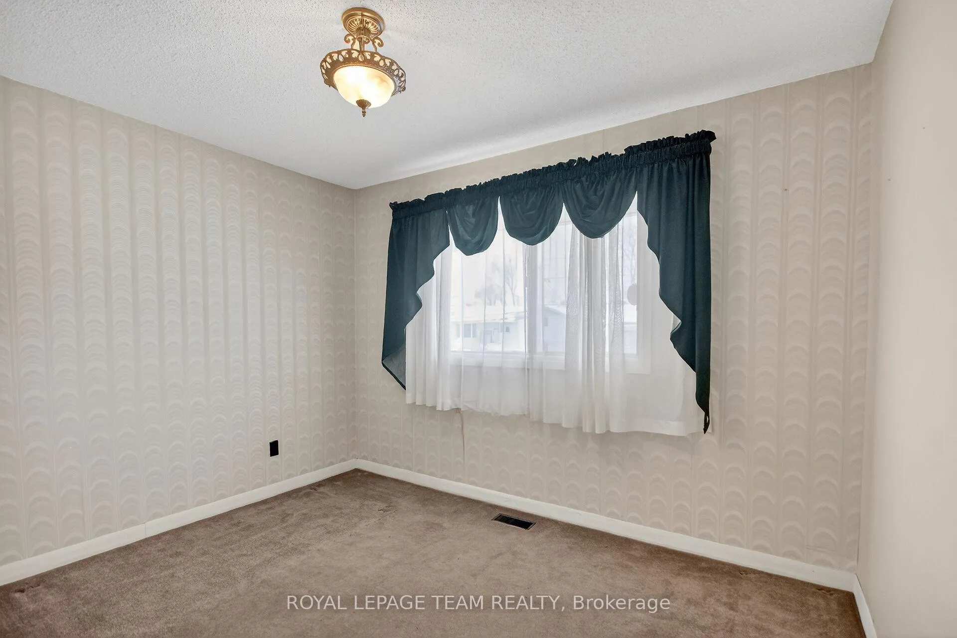 Photo 23 of 1494 Meadow Drive, Ottawa, Greely — HOMEH