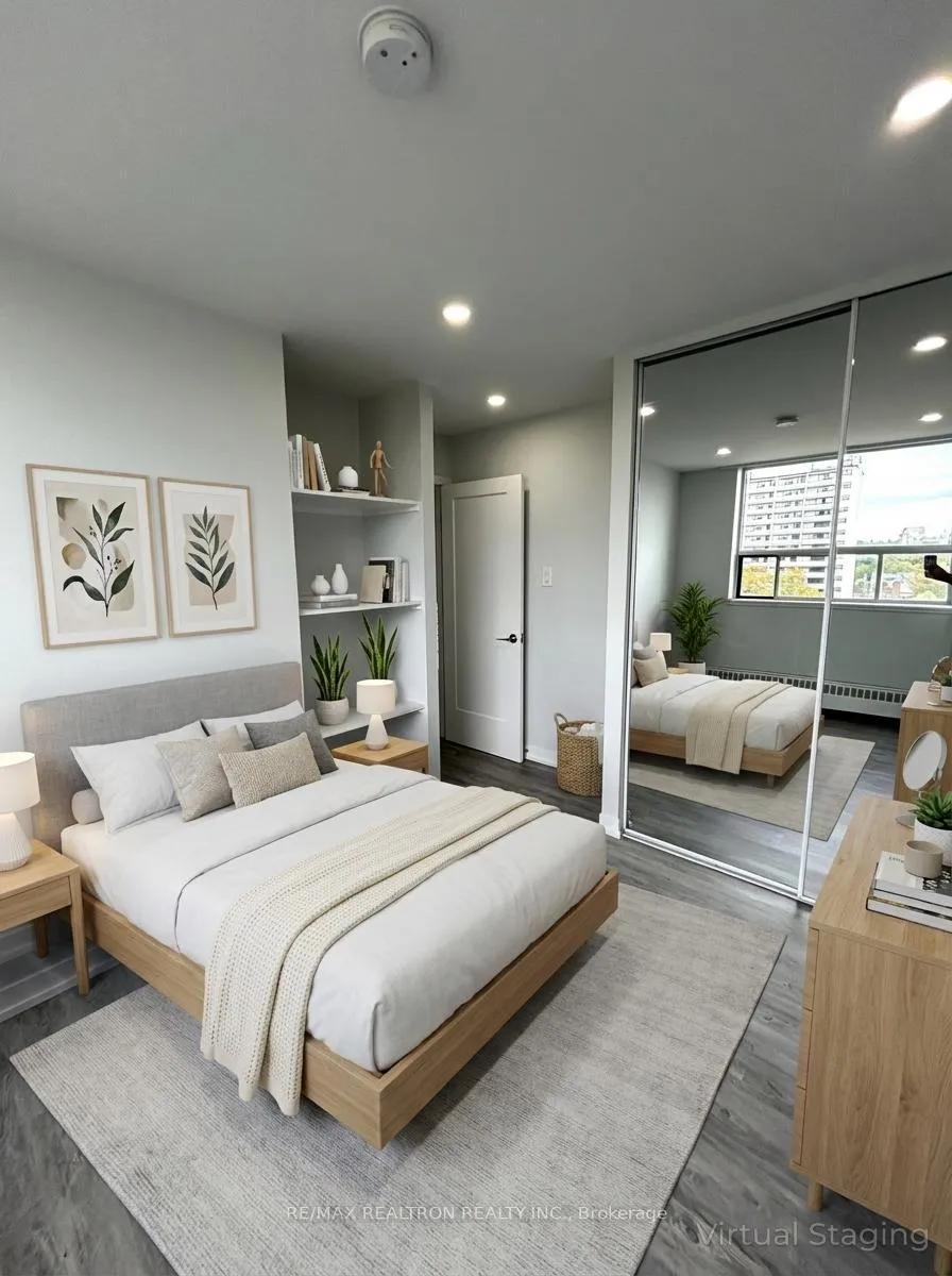 Photo 2 of Unit 702, 15 Walmer Road, Toronto, The Annex — HOMEH