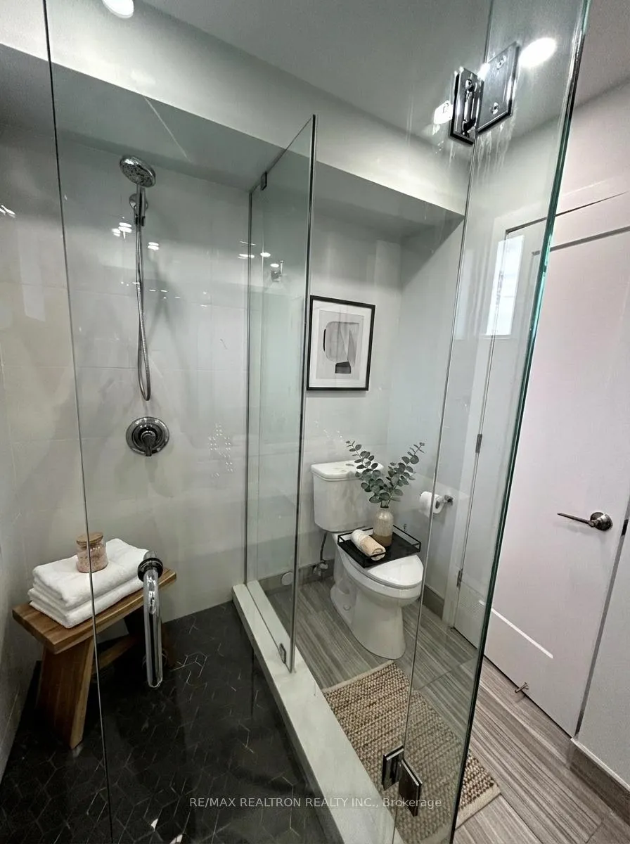 Photo 6 of Unit 702, 15 Walmer Road, Toronto, The Annex — HOMEH