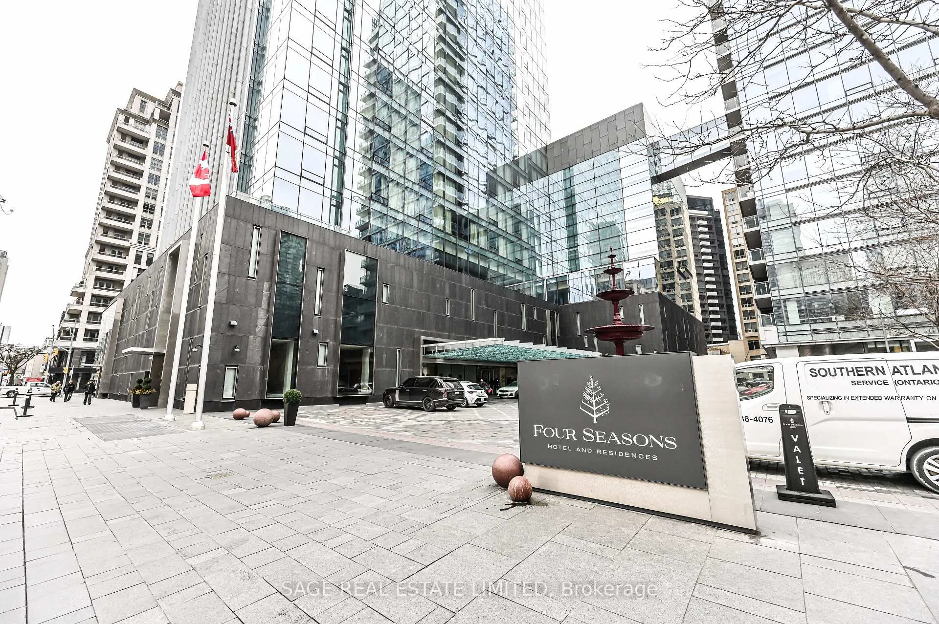 Front of Unit 3103, 50 Yorkville Avenue