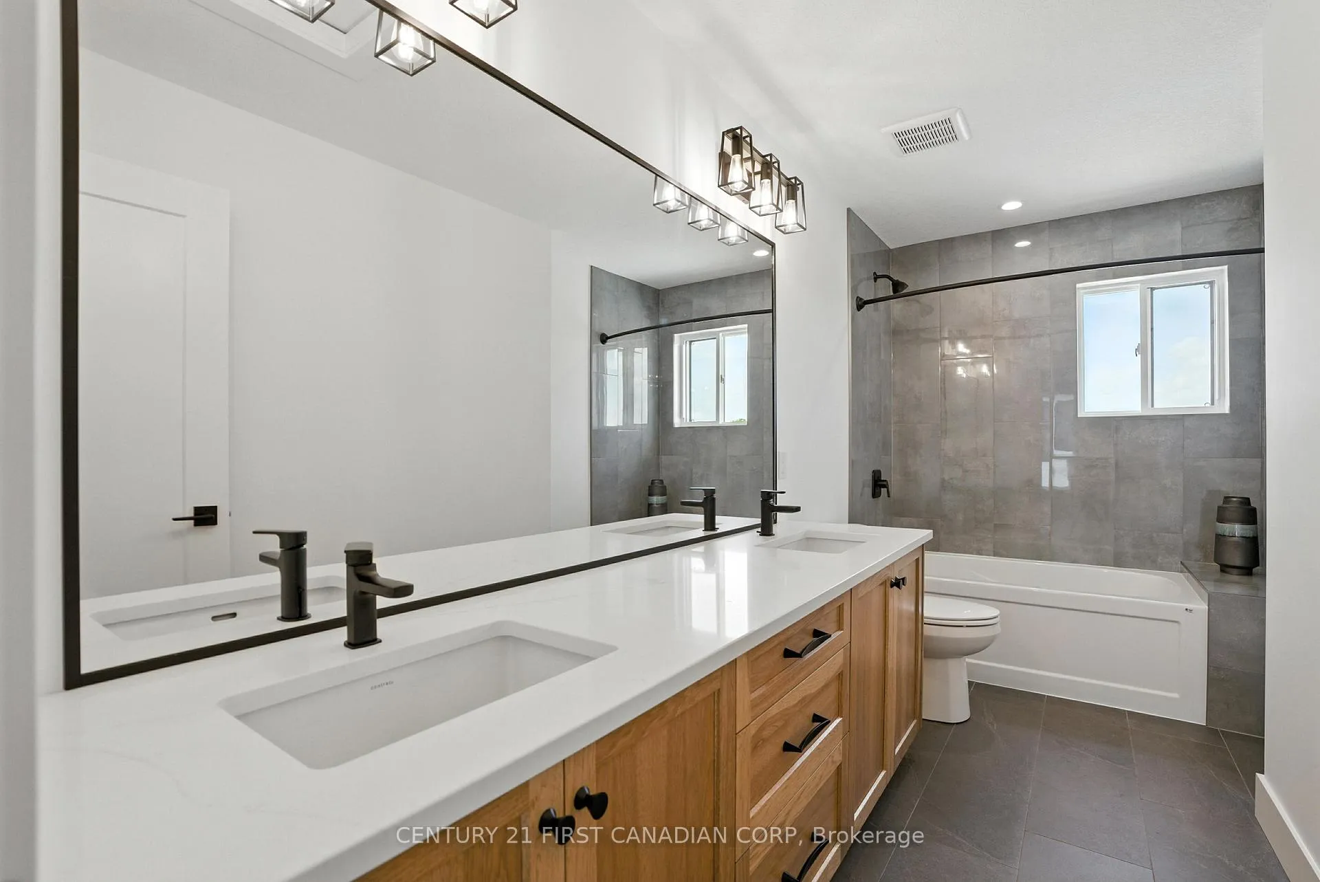 Photo 16 of 3096 Gillespie Trail, London, South V — HOMEH