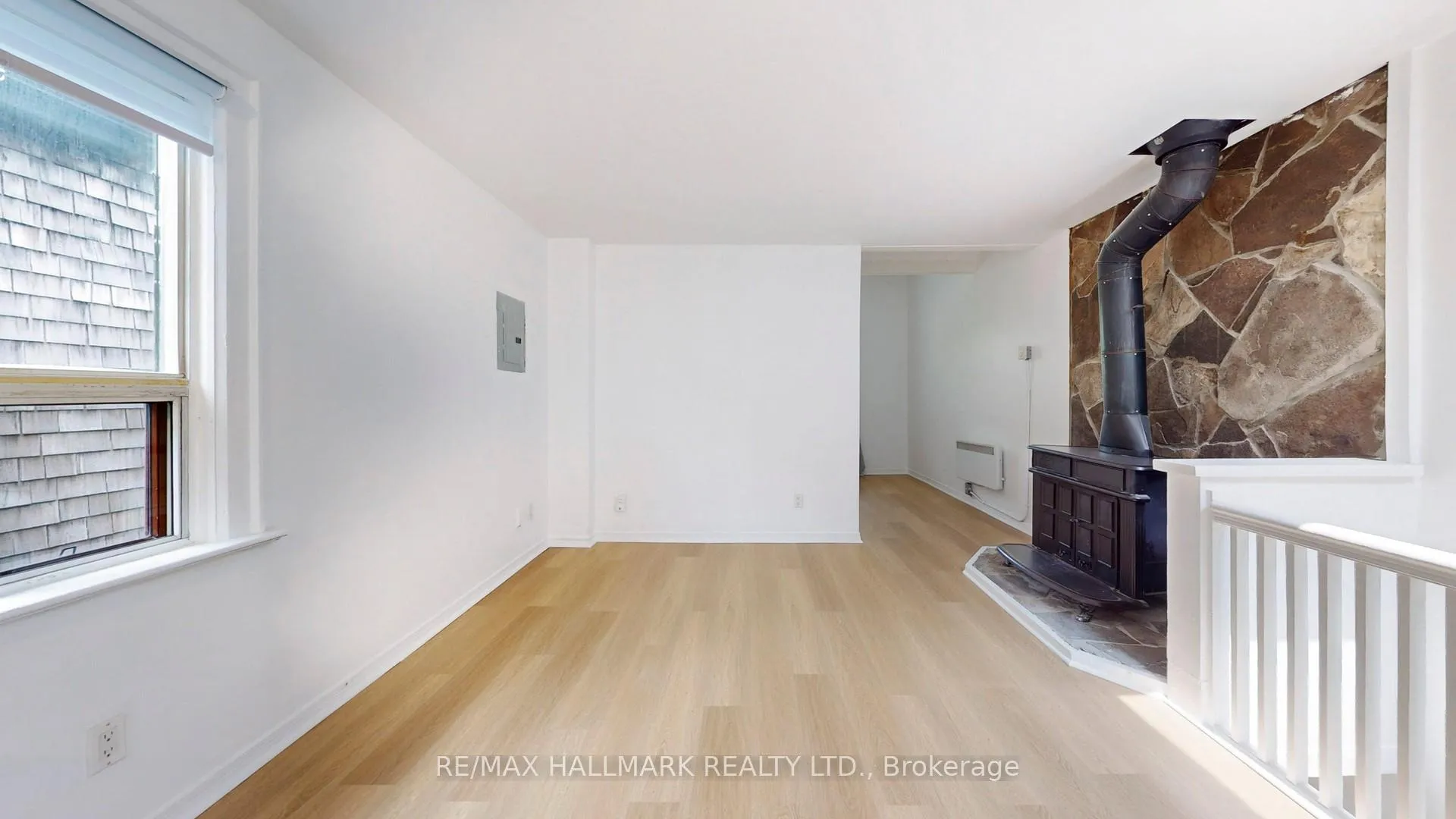 Photo 2 of Unit Upper, 215 Kingston Road, Toronto, The Beaches — HOMEH