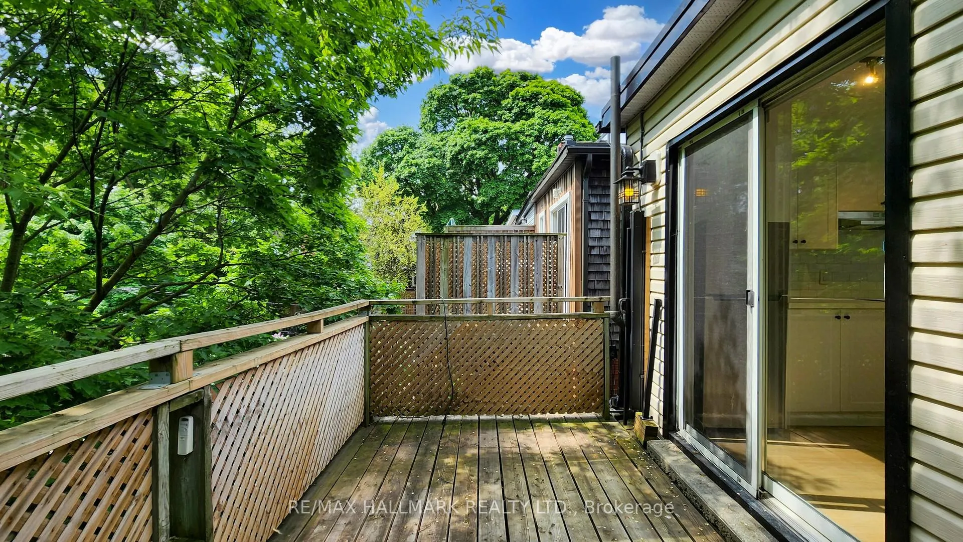 Photo 5 of Unit Upper, 215 Kingston Road, Toronto, The Beaches — HOMEH