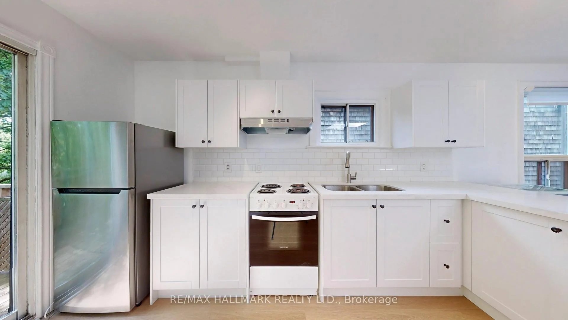 Photo 8 of Unit Upper, 215 Kingston Road, Toronto, The Beaches — HOMEH
