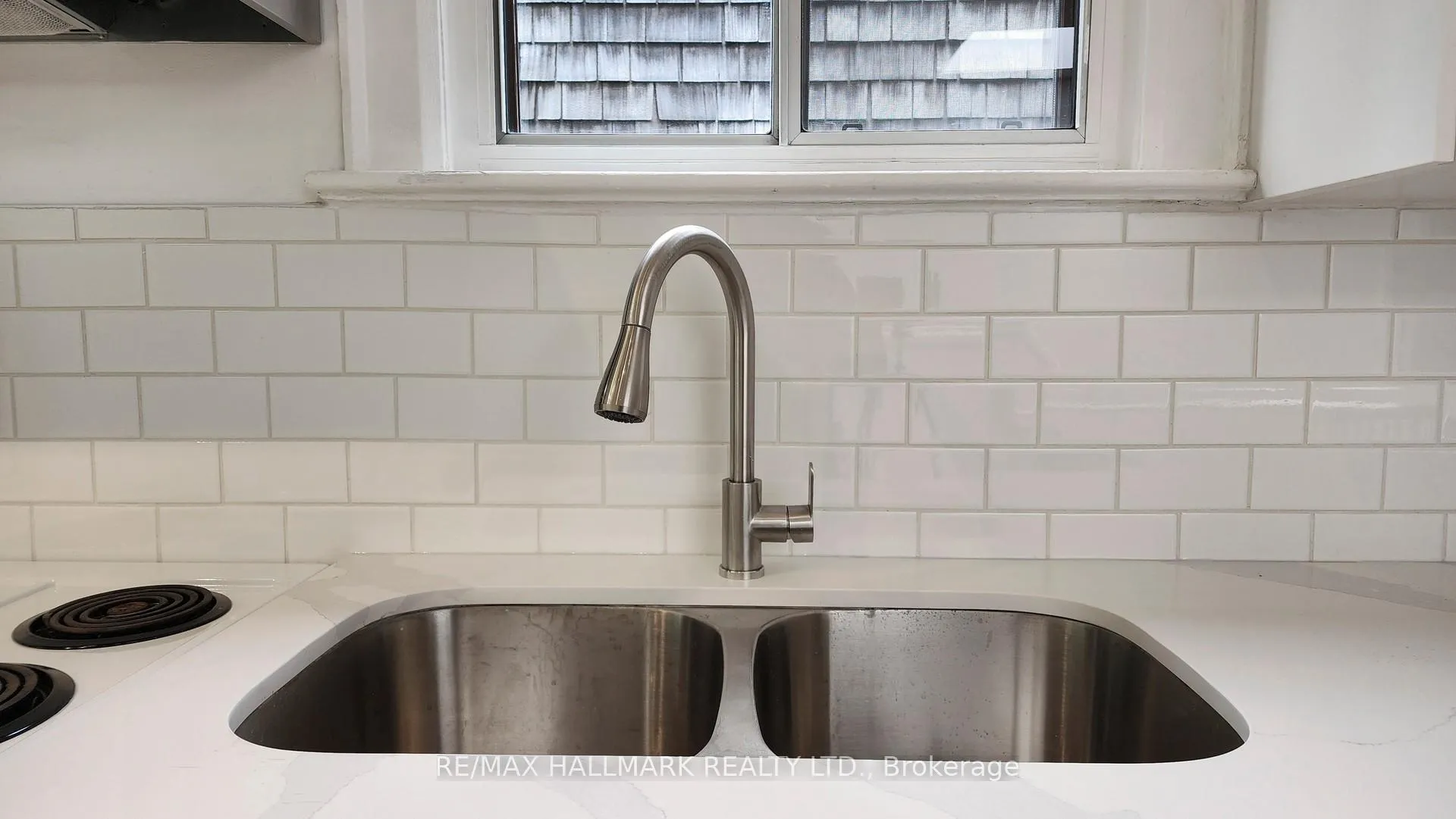 Photo 9 of Unit Upper, 215 Kingston Road, Toronto, The Beaches — HOMEH