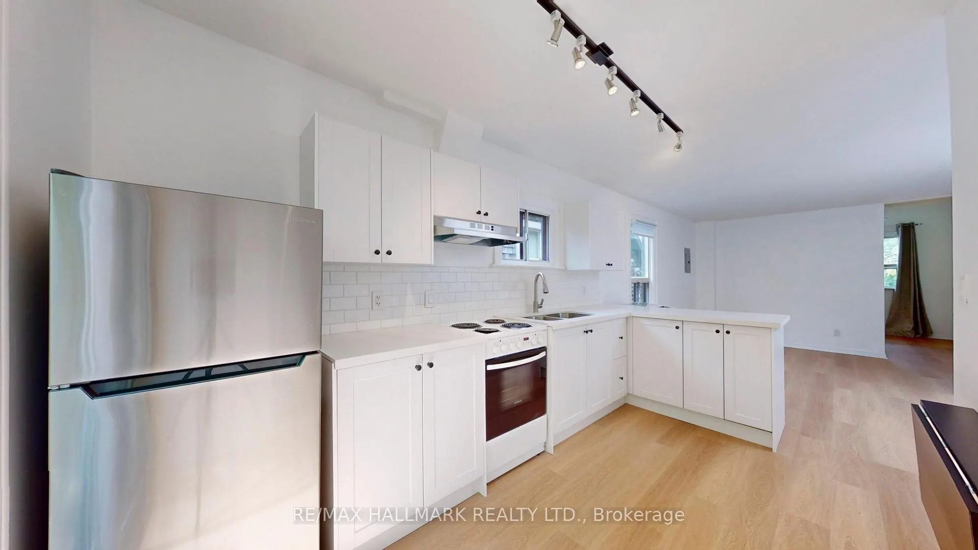 Photo 10 of Unit Upper, 215 Kingston Road, Toronto, The Beaches — HOMEH