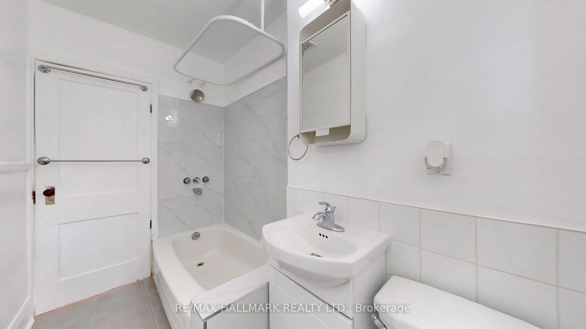 Photo 15 of Unit Upper, 215 Kingston Road, Toronto, The Beaches — HOMEH