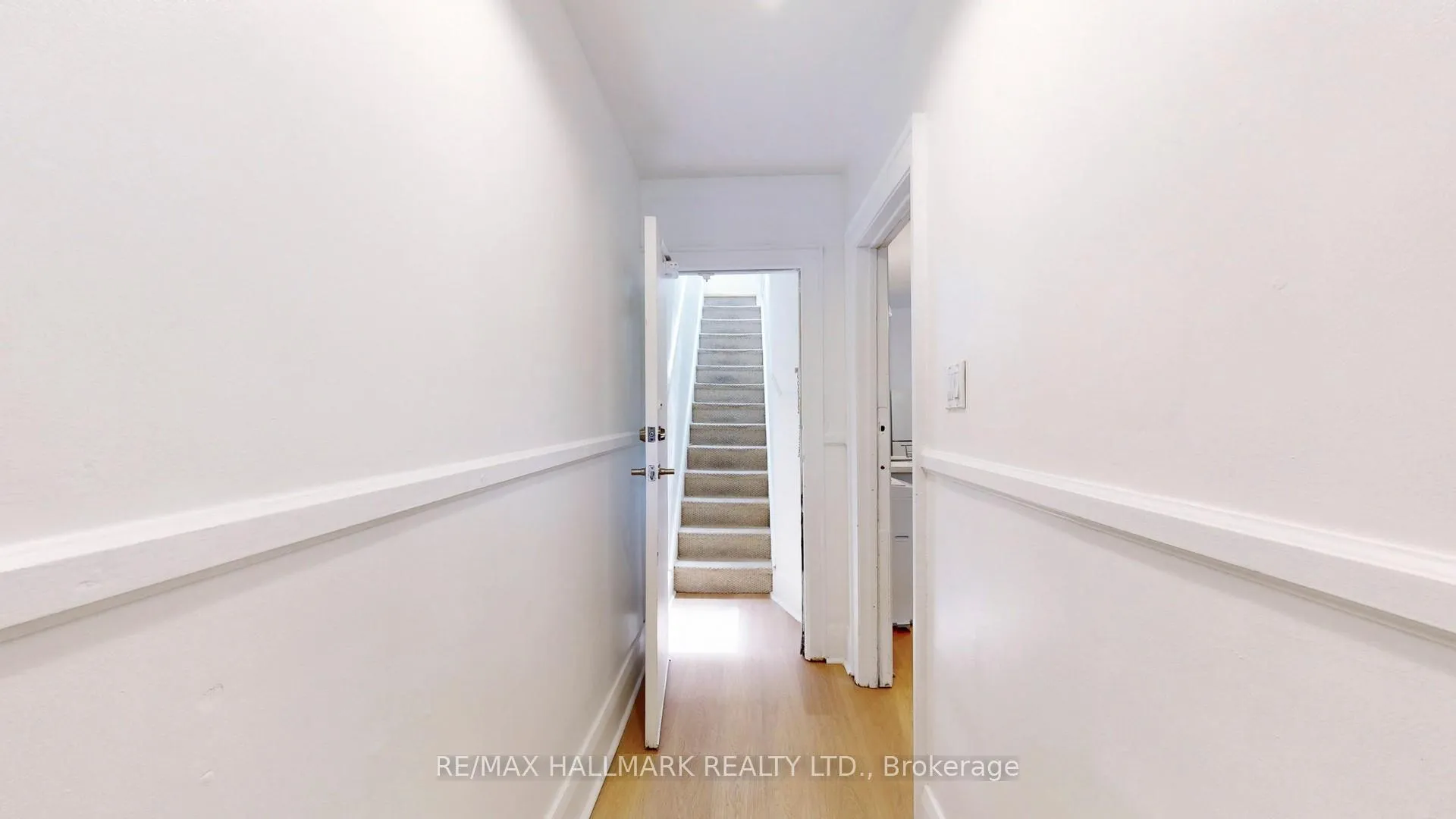 Photo 16 of Unit Upper, 215 Kingston Road, Toronto, The Beaches — HOMEH
