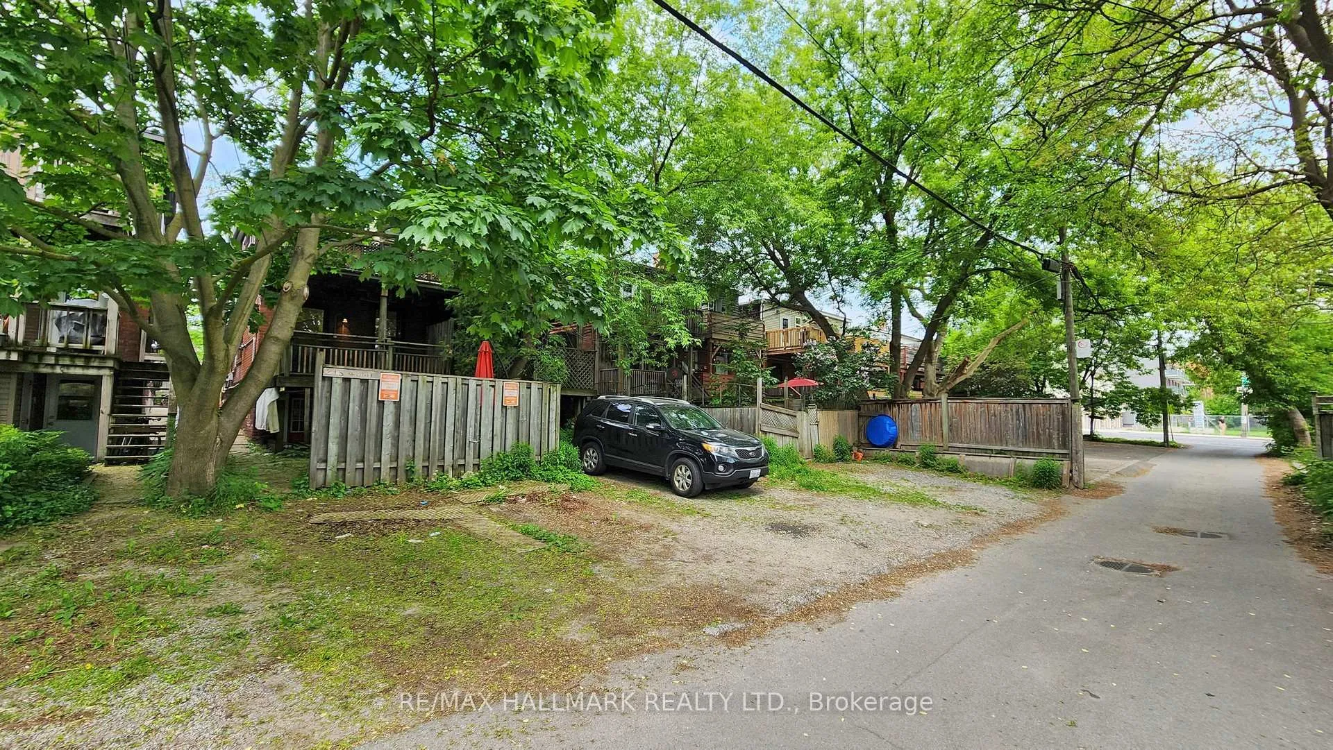 Photo 19 of Unit Upper, 215 Kingston Road, Toronto, The Beaches — HOMEH