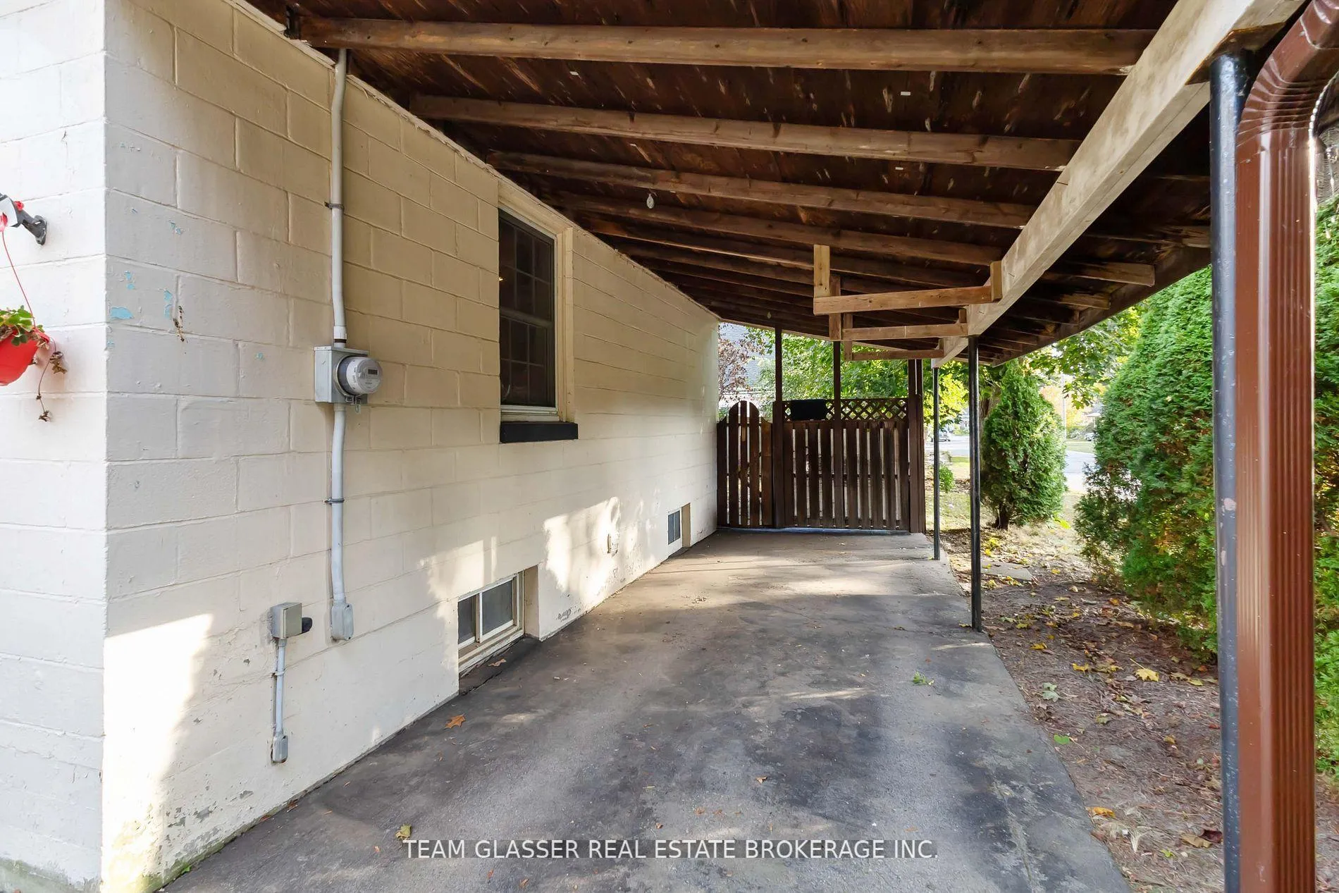 Photo 4 of 1 Cypress Street, St. Thomas — HOMEH