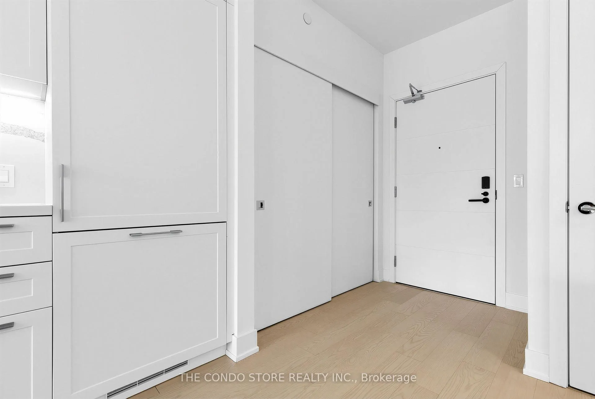 Photo 13 of Unit 408, 8 Manor Road W, Toronto, Yonge-Eglinton — HOMEH