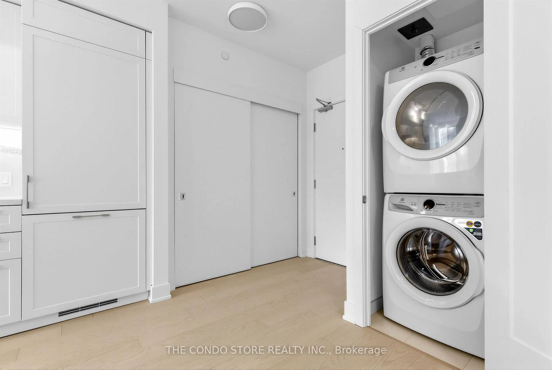 Photo 21 of Unit 408, 8 Manor Road W, Toronto, Yonge-Eglinton — HOMEH