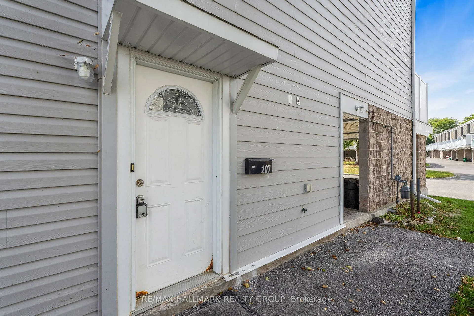 Photo 5 of Unit 107, 3445 Uplands Drive, Ottawa, Hunt Club — HOMEH