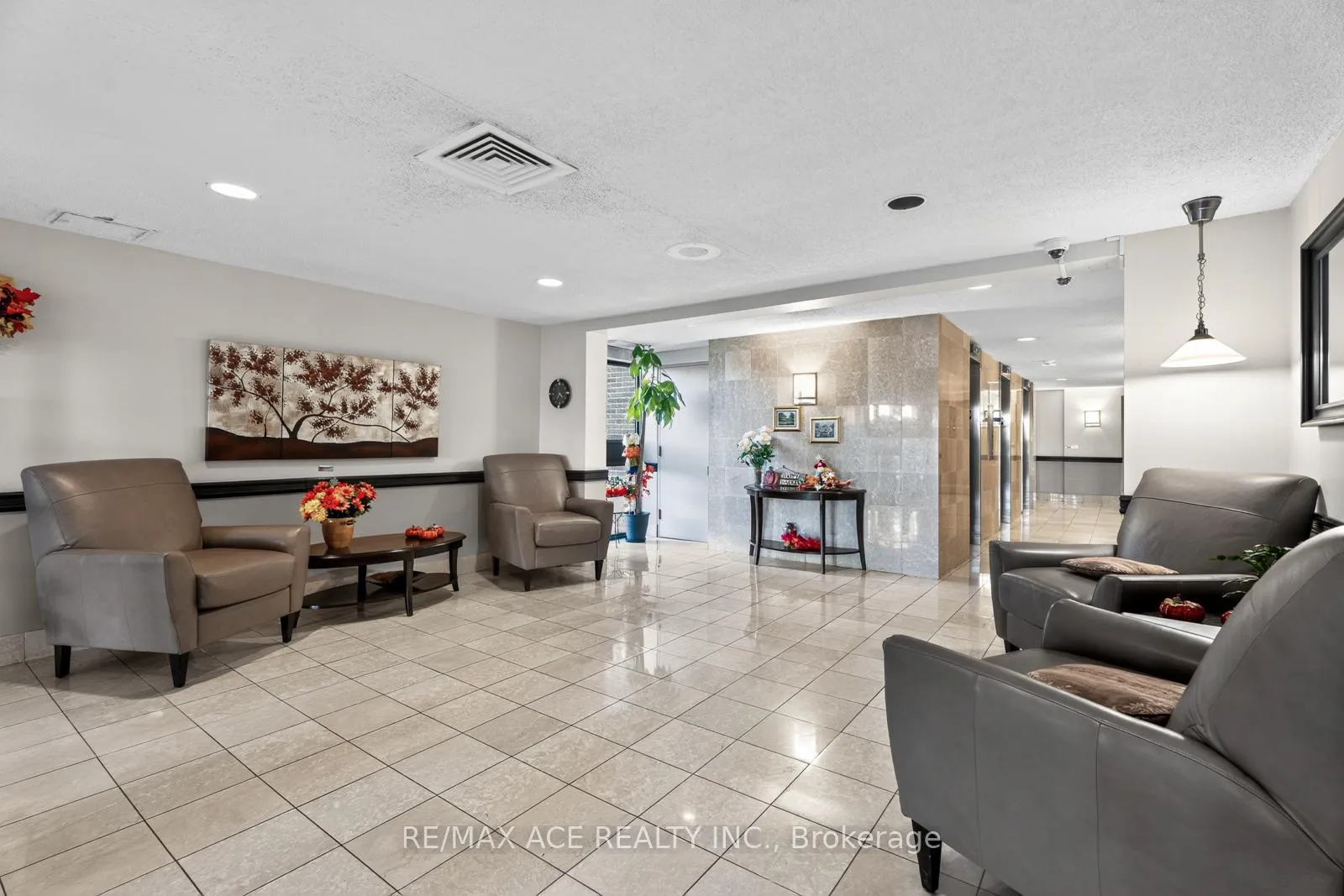 Photo 3 of Unit 915, 1505 Baseline Road, Ottawa, Copeland Park — HOMEH