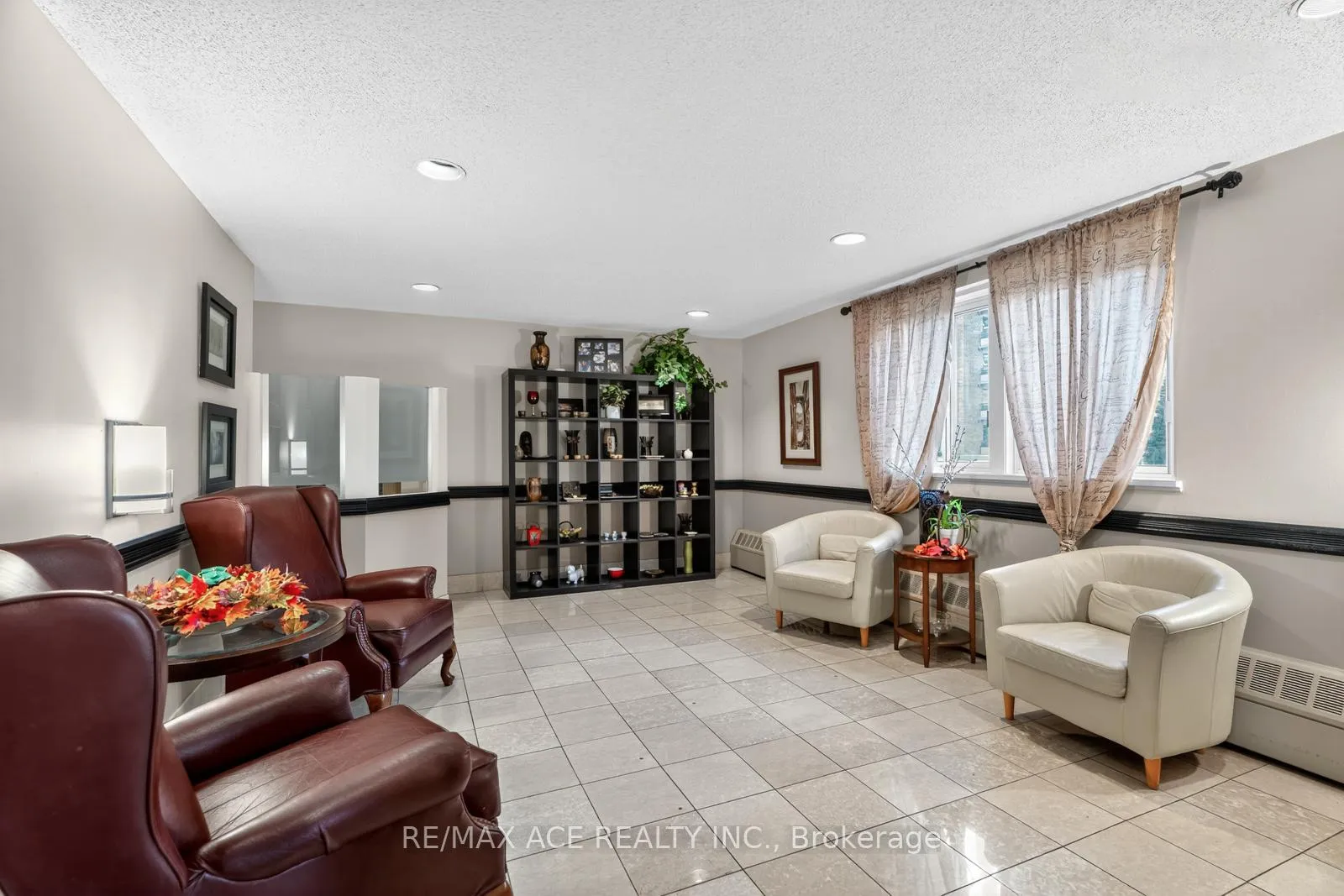 Photo 4 of Unit 915, 1505 Baseline Road, Ottawa, Copeland Park — HOMEH