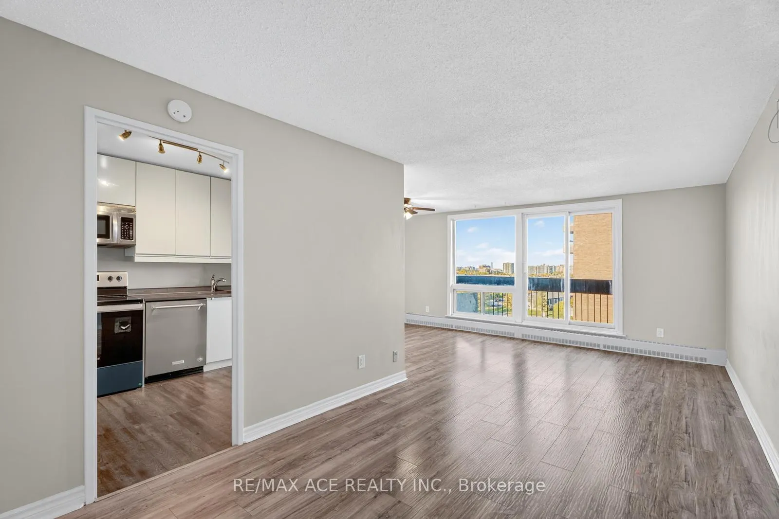 Photo 5 of Unit 915, 1505 Baseline Road, Ottawa, Copeland Park — HOMEH