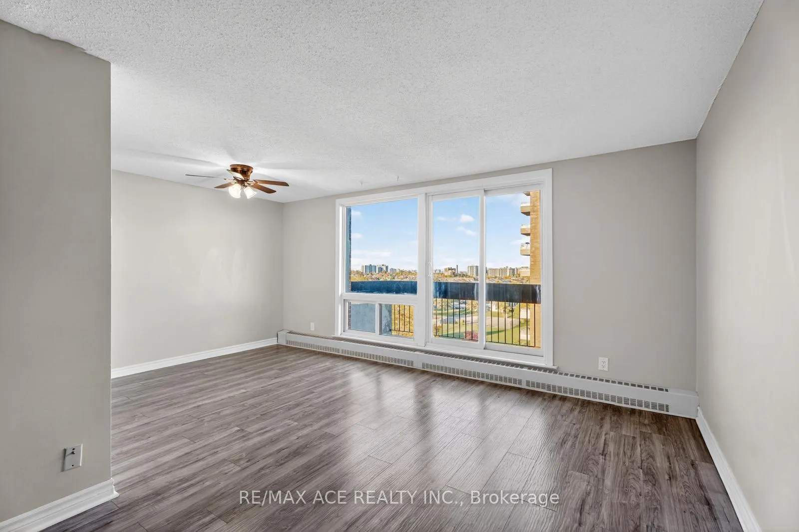 Photo 7 of Unit 915, 1505 Baseline Road, Ottawa, Copeland Park — HOMEH