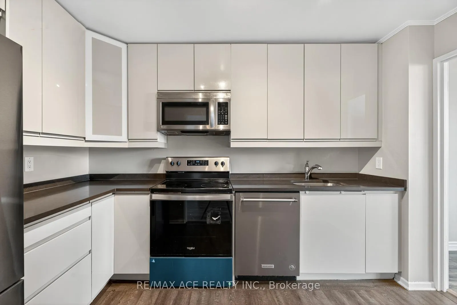 Photo 9 of Unit 915, 1505 Baseline Road, Ottawa, Copeland Park — HOMEH