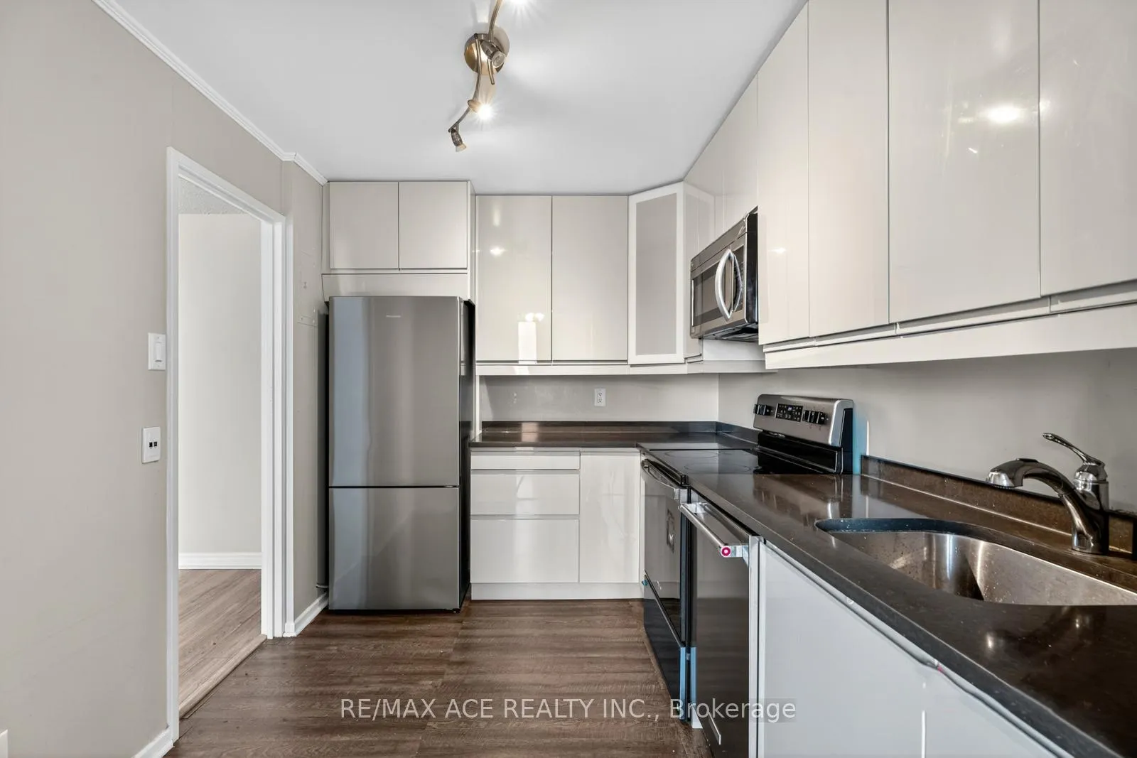 Photo 10 of Unit 915, 1505 Baseline Road, Ottawa, Copeland Park — HOMEH