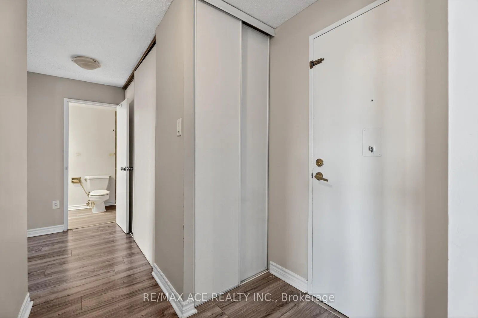 Photo 15 of Unit 915, 1505 Baseline Road, Ottawa, Copeland Park — HOMEH