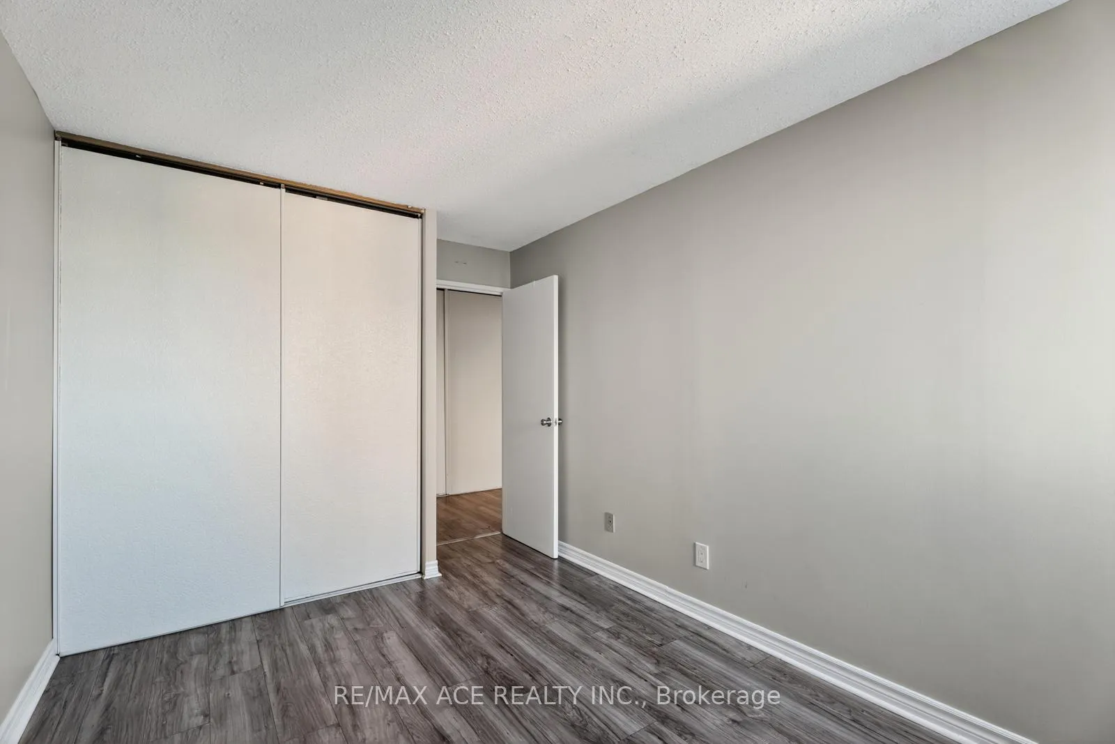 Photo 17 of Unit 915, 1505 Baseline Road, Ottawa, Copeland Park — HOMEH