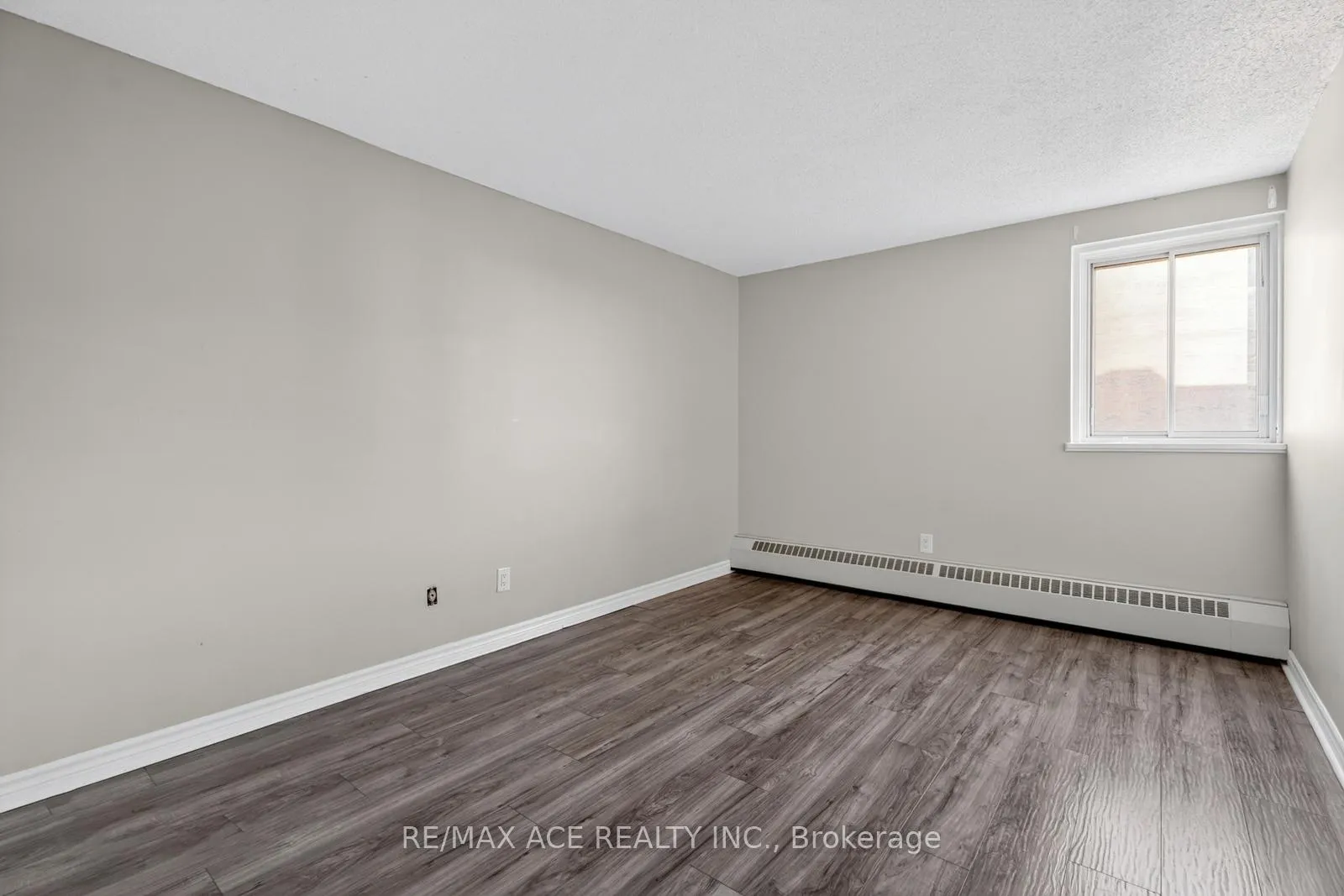 Photo 18 of Unit 915, 1505 Baseline Road, Ottawa, Copeland Park — HOMEH