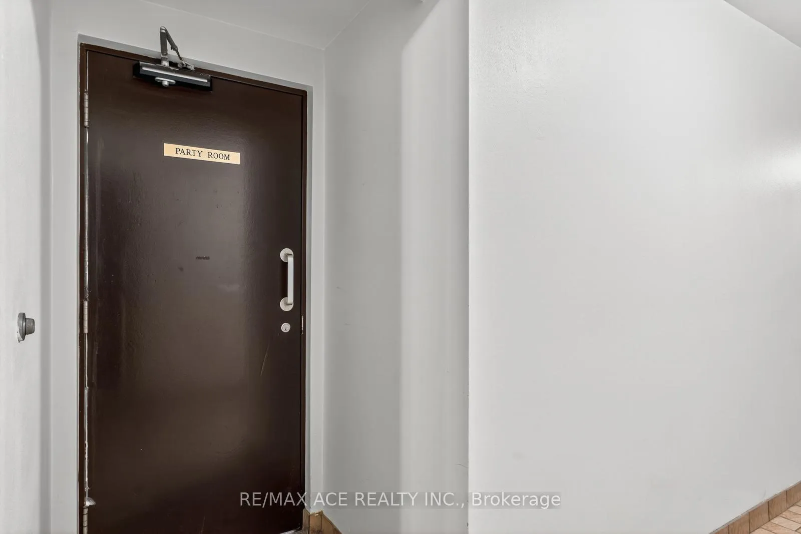 Photo 26 of Unit 915, 1505 Baseline Road, Ottawa, Copeland Park — HOMEH