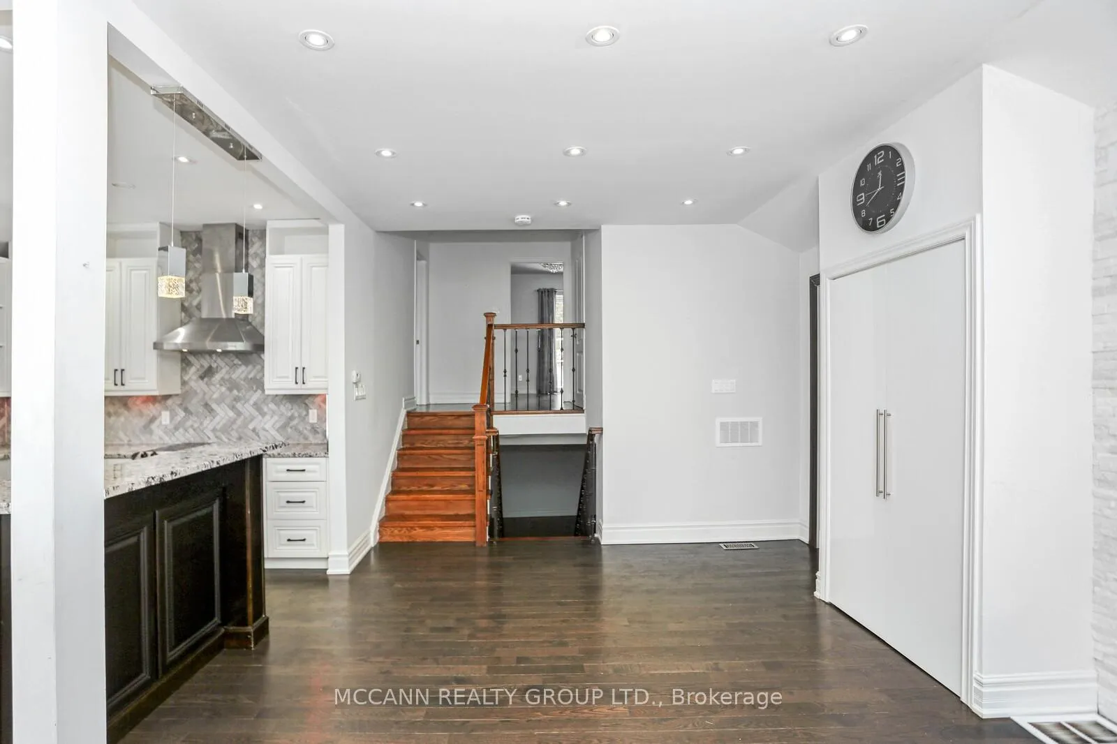 Photo 9 of Unit Aurora, 81 Aurora Heights Drive, Aurora, Aurora Heights — HOMEH
