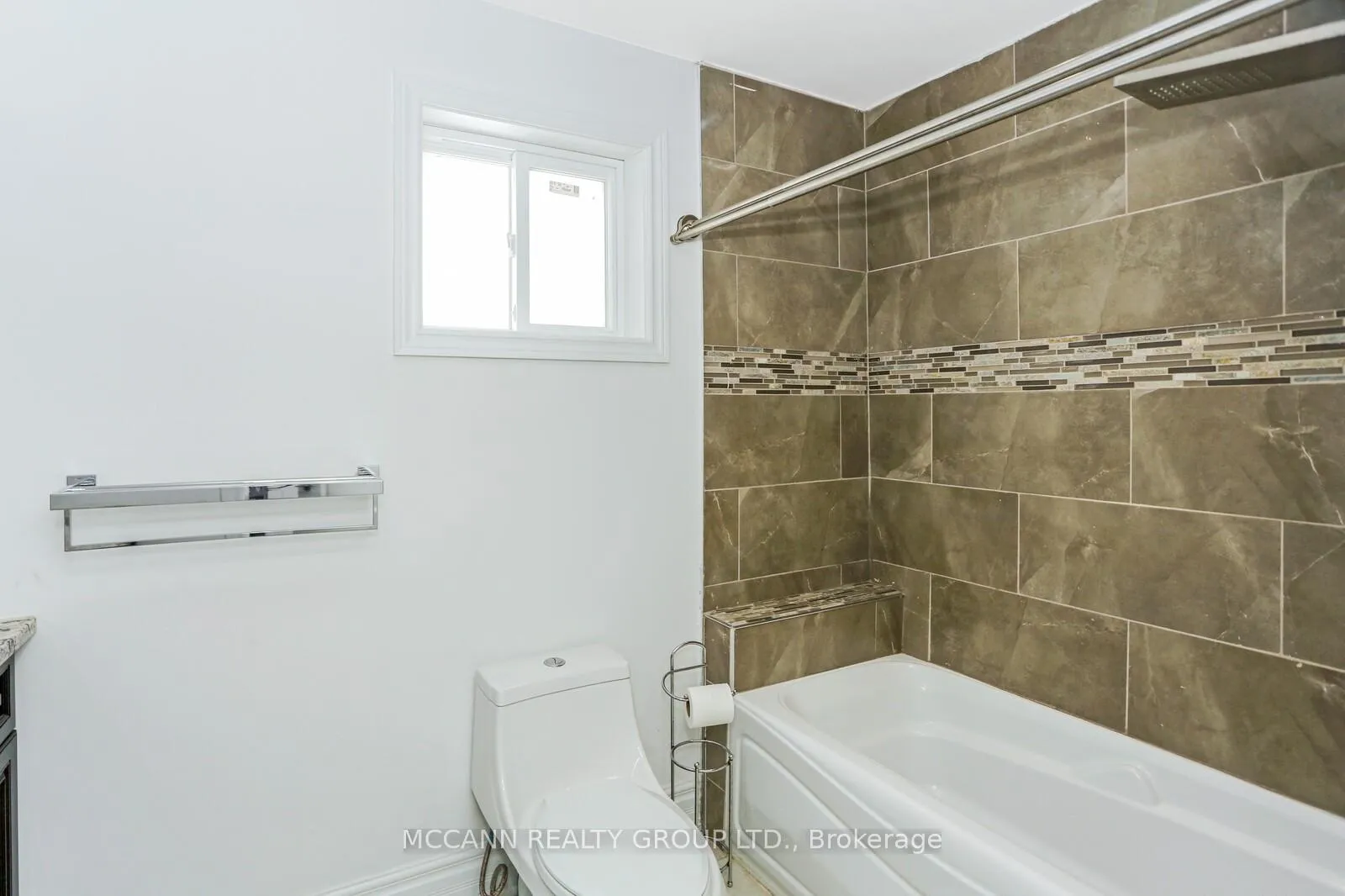 Photo 14 of Unit Aurora, 81 Aurora Heights Drive, Aurora, Aurora Heights — HOMEH